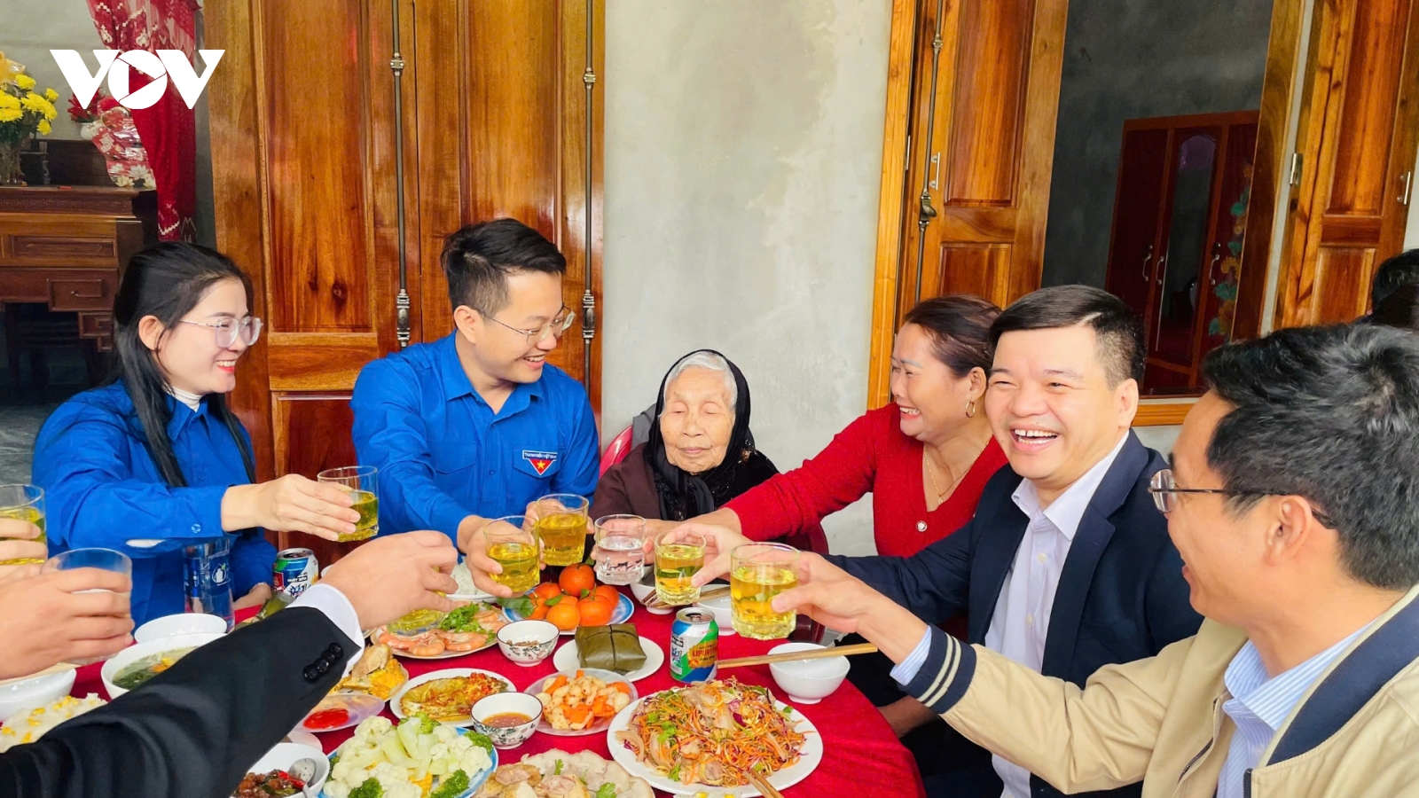 Bữa cơm tất niên sớm cùng Mẹ Việt Nam anh hùng