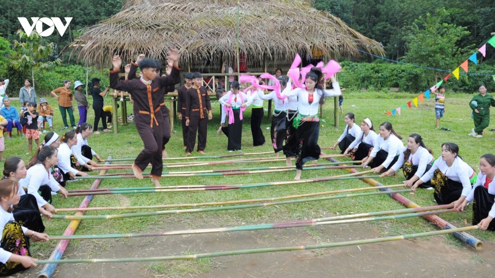 “Xuân quê hương” - Bài ca kết đoàn của các dân tộc anh em