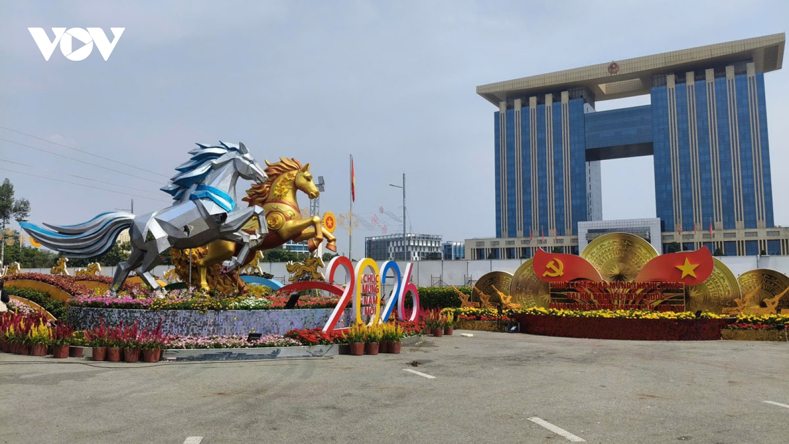 Linh vật tại đường hoa thành phố mới Bình Dương lộ diện