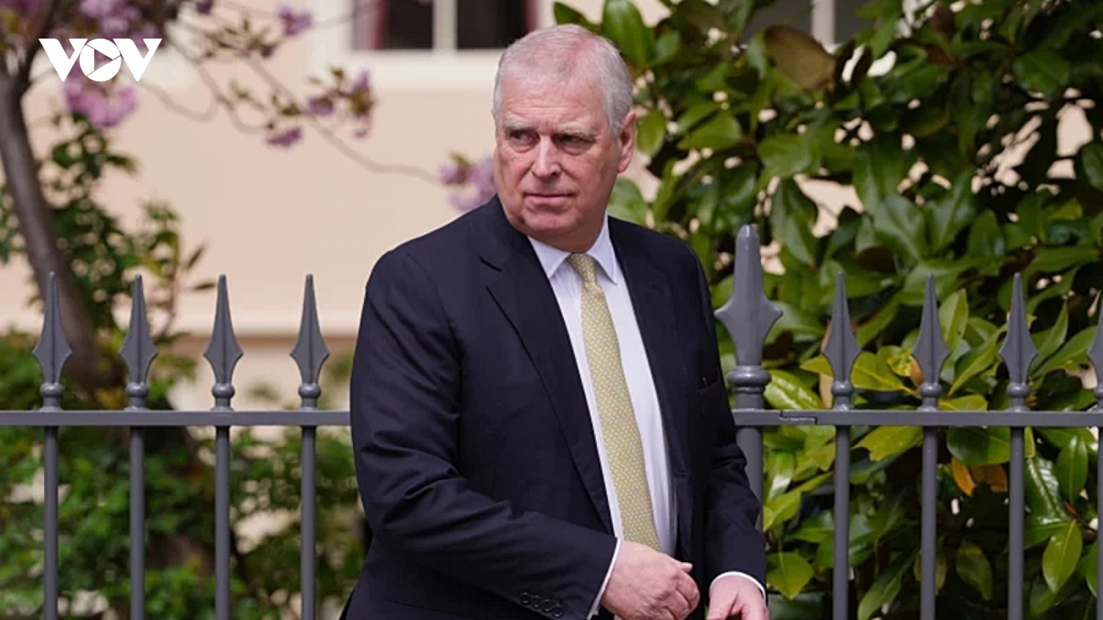 Em trai Vua Anh Charles III bị bắt do bị nghi tiết lộ thông tin mật cho Epstein