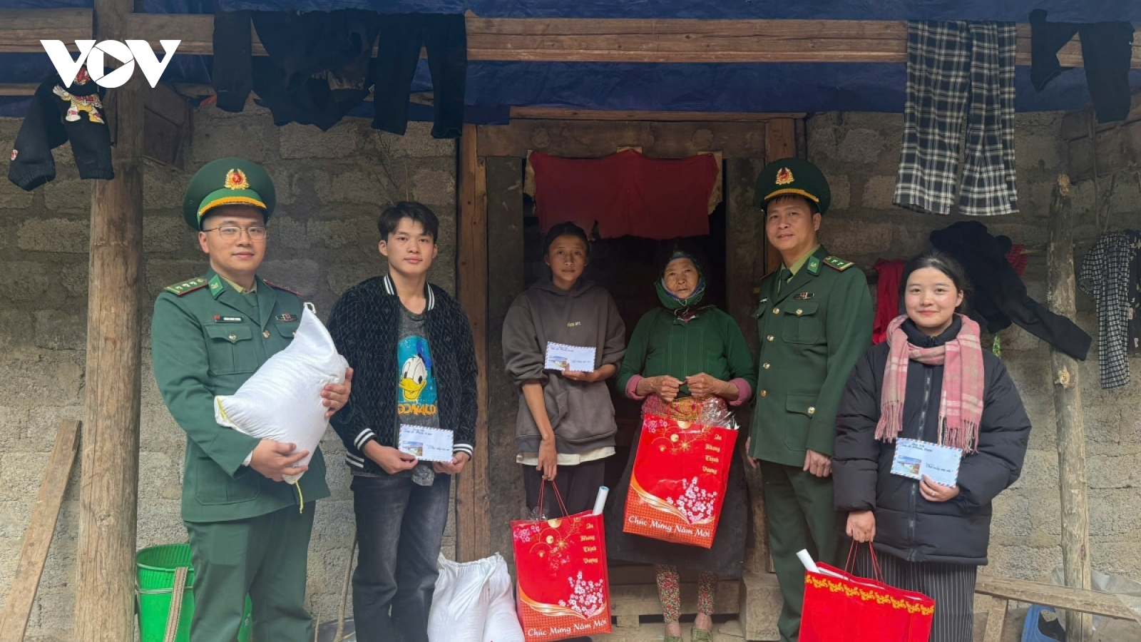 Tết ấm áp nơi địa đầu Tổ quốc