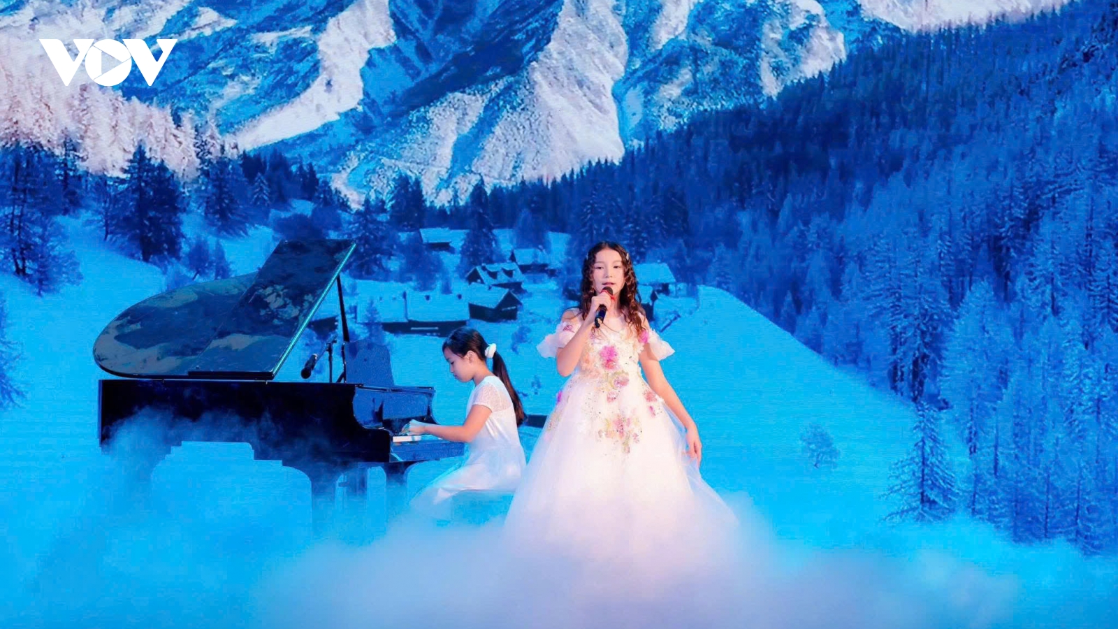 Emily Wagner và bản cover chạm đến trái tim: “Thế giới tặng cho tôi”