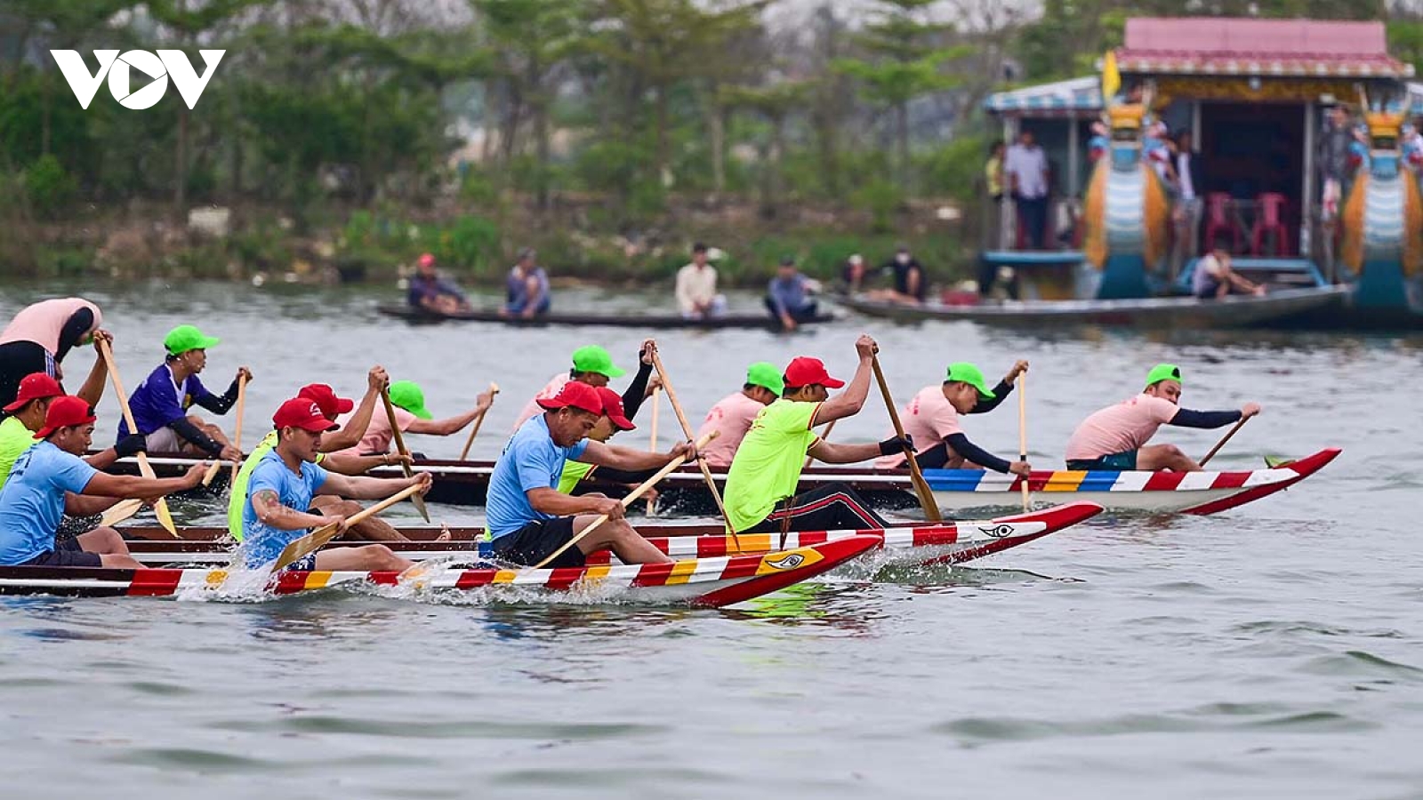 Rộn ràng lễ hội đua ghe truyền thống làng Triều Sơn Đông (Huế)