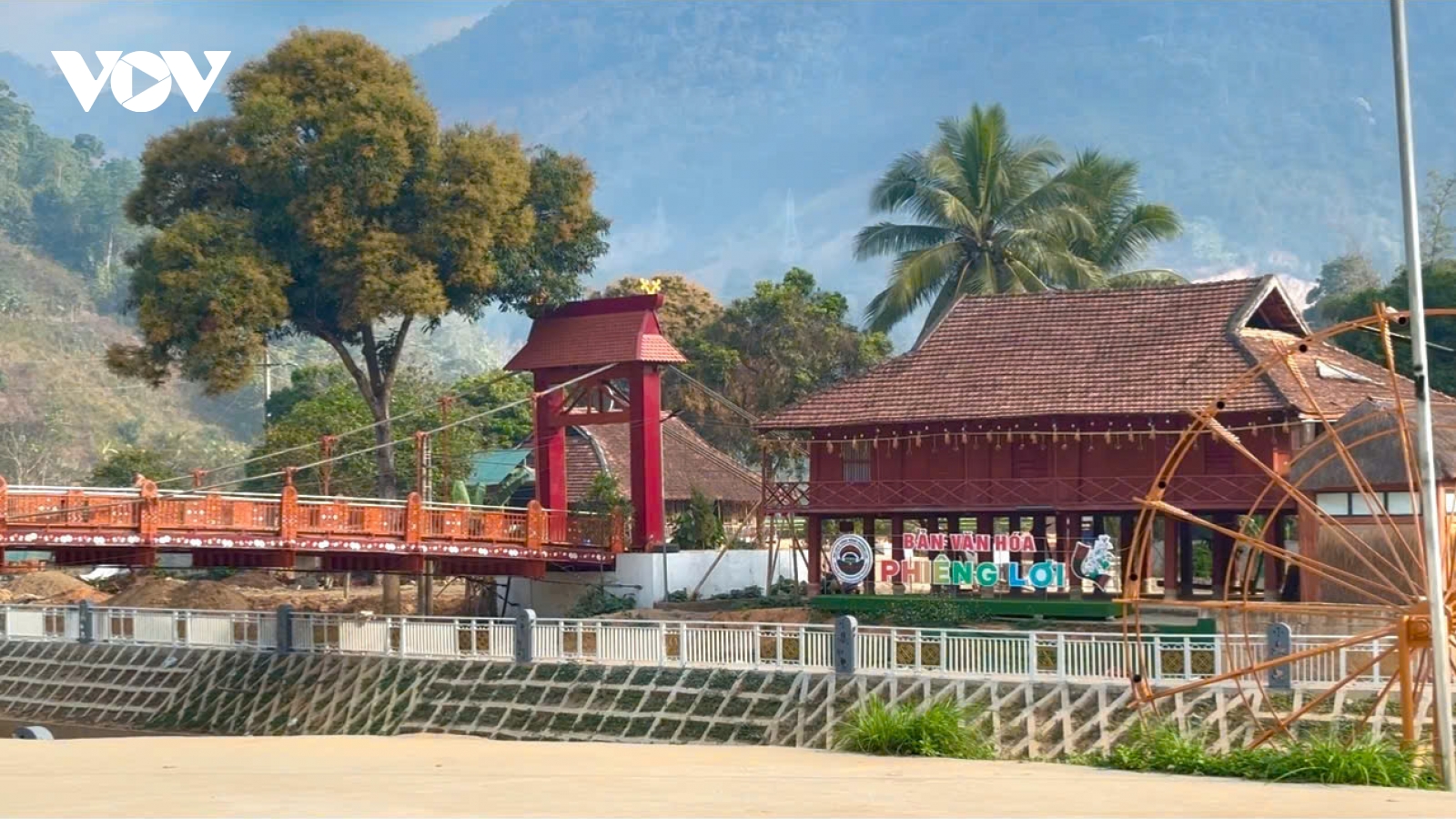 Bản văn hoá du lịch Phiêng Lơi đón xuân sang