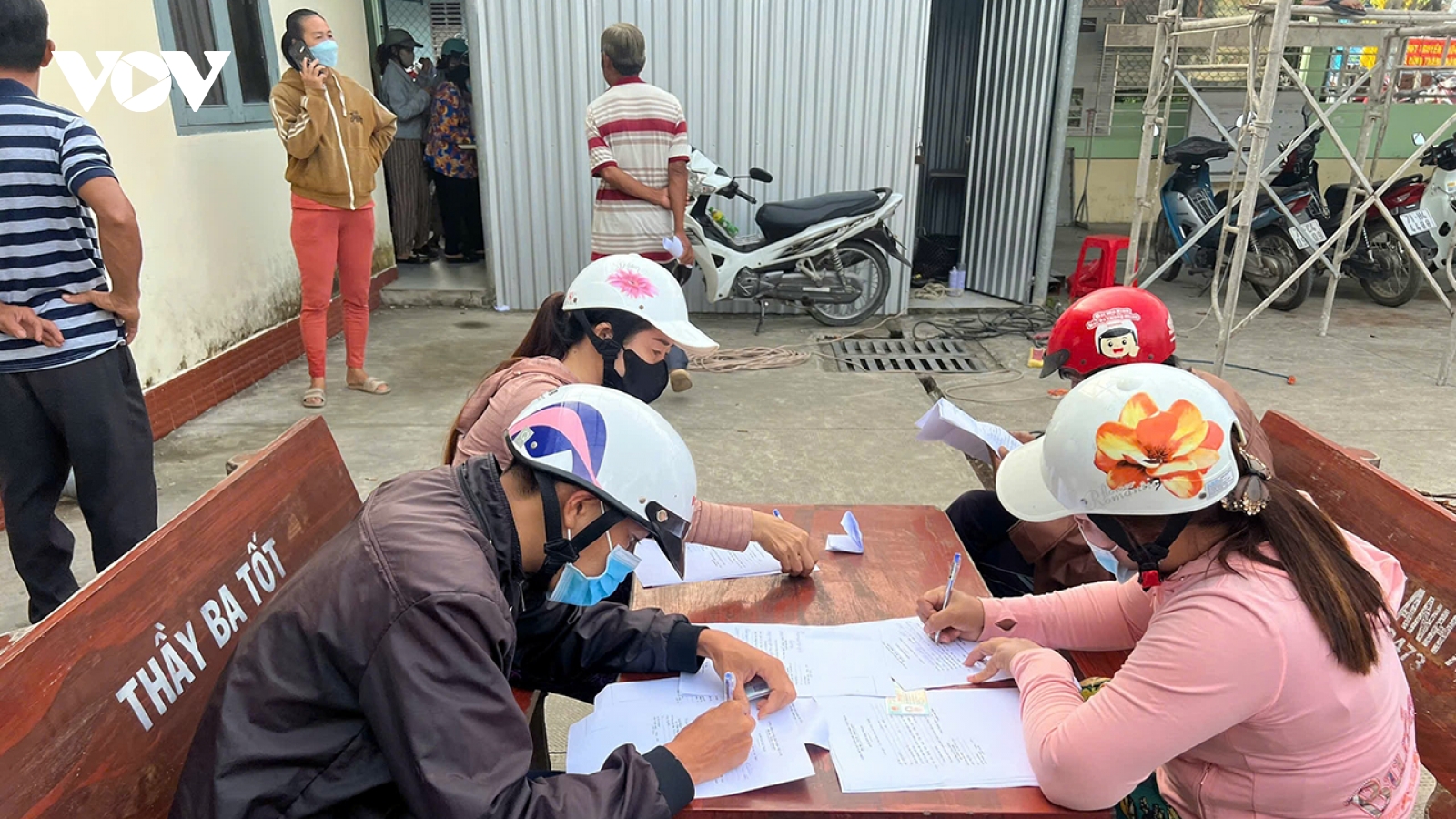 Người dân Vĩnh Long không nên đổ xô đi xác nhận nguồn gốc hoa, cây kiểng