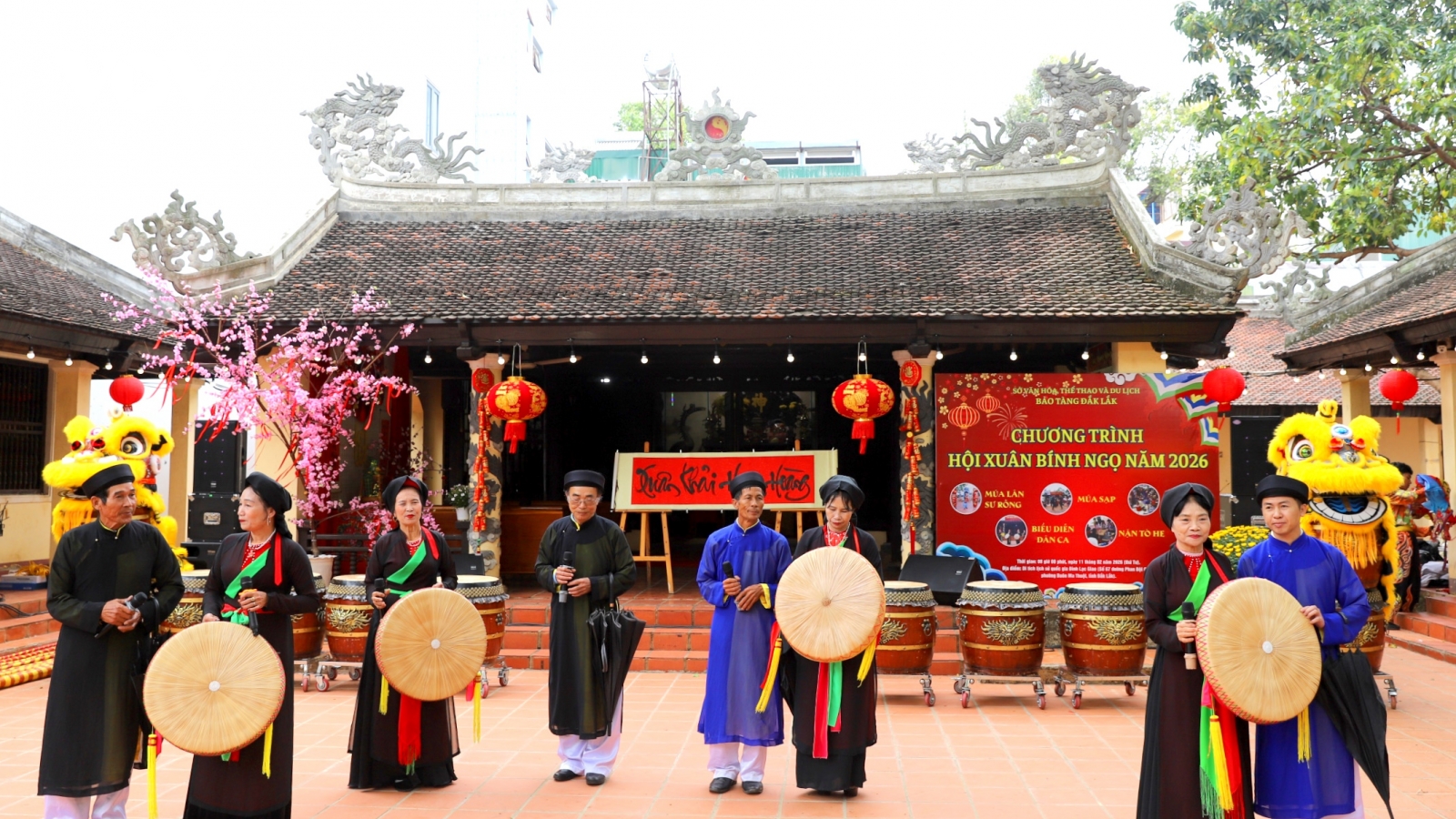 Sôi động hoạt động chào Xuân Bính Ngọ tại Đình Lạc Giao