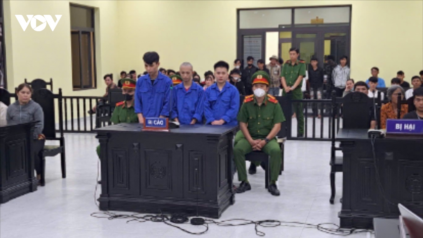 Gây án trên đường đi tìm đối thủ, 3 đối tượng lĩnh án