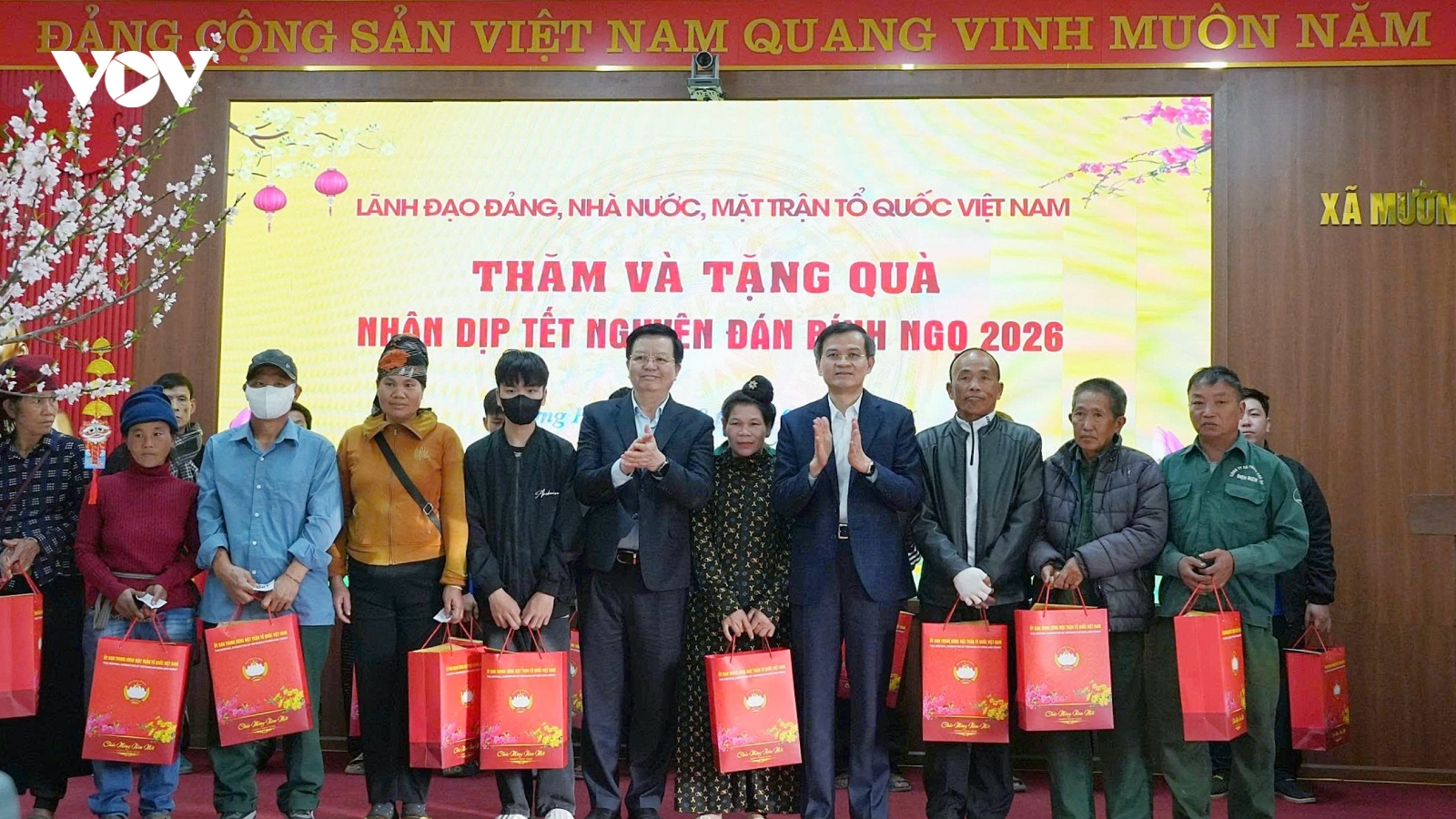 Giám đốc Học viện Chính trị Quốc gia Hồ Chí Minh thăm, tặng quà tết tại Điện Biên