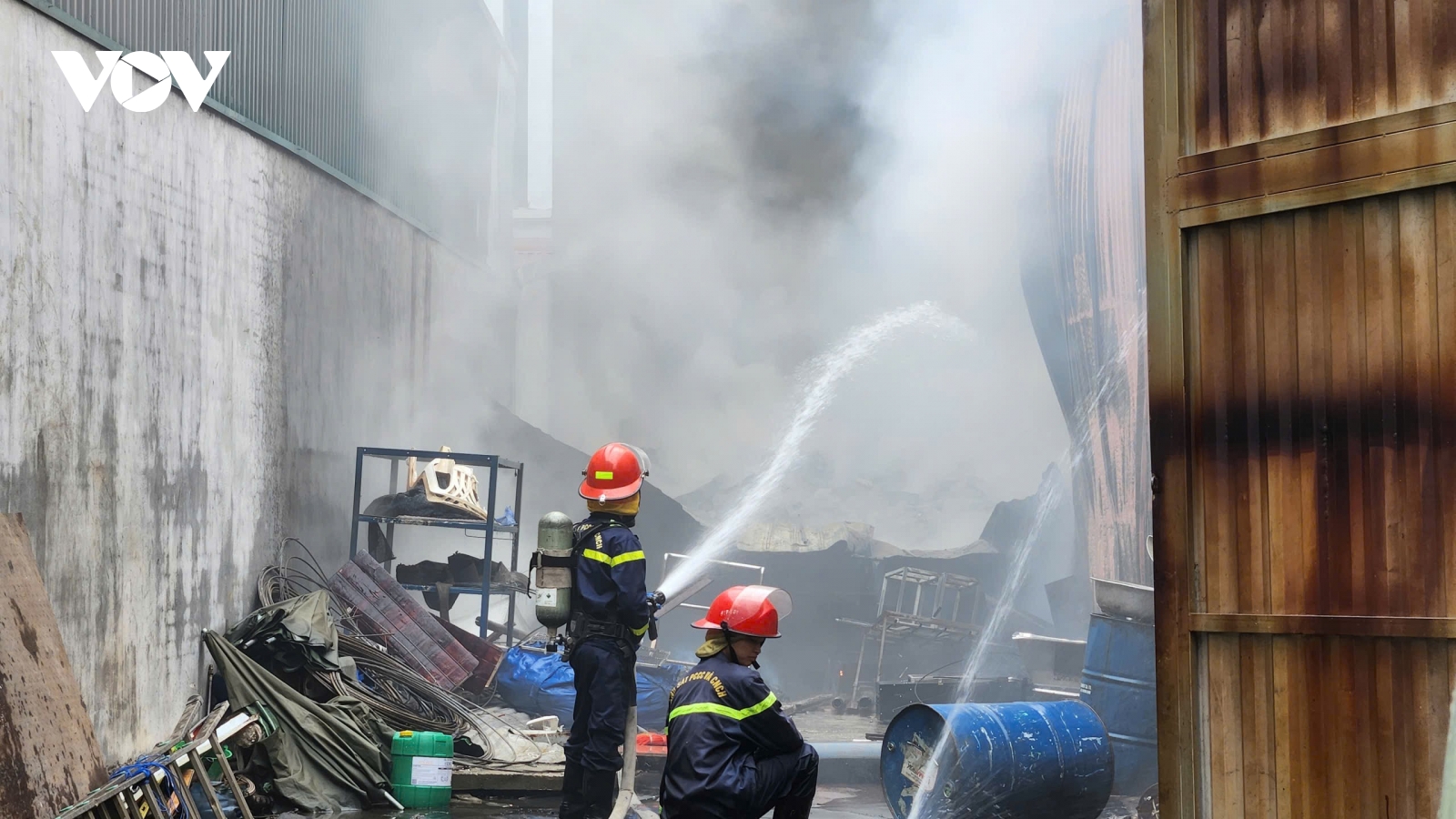 Hiện trường vụ cháy điểm kinh doanh đồ phế liệu mùng 3 Tết ở Phù Khê, Bắc Ninh