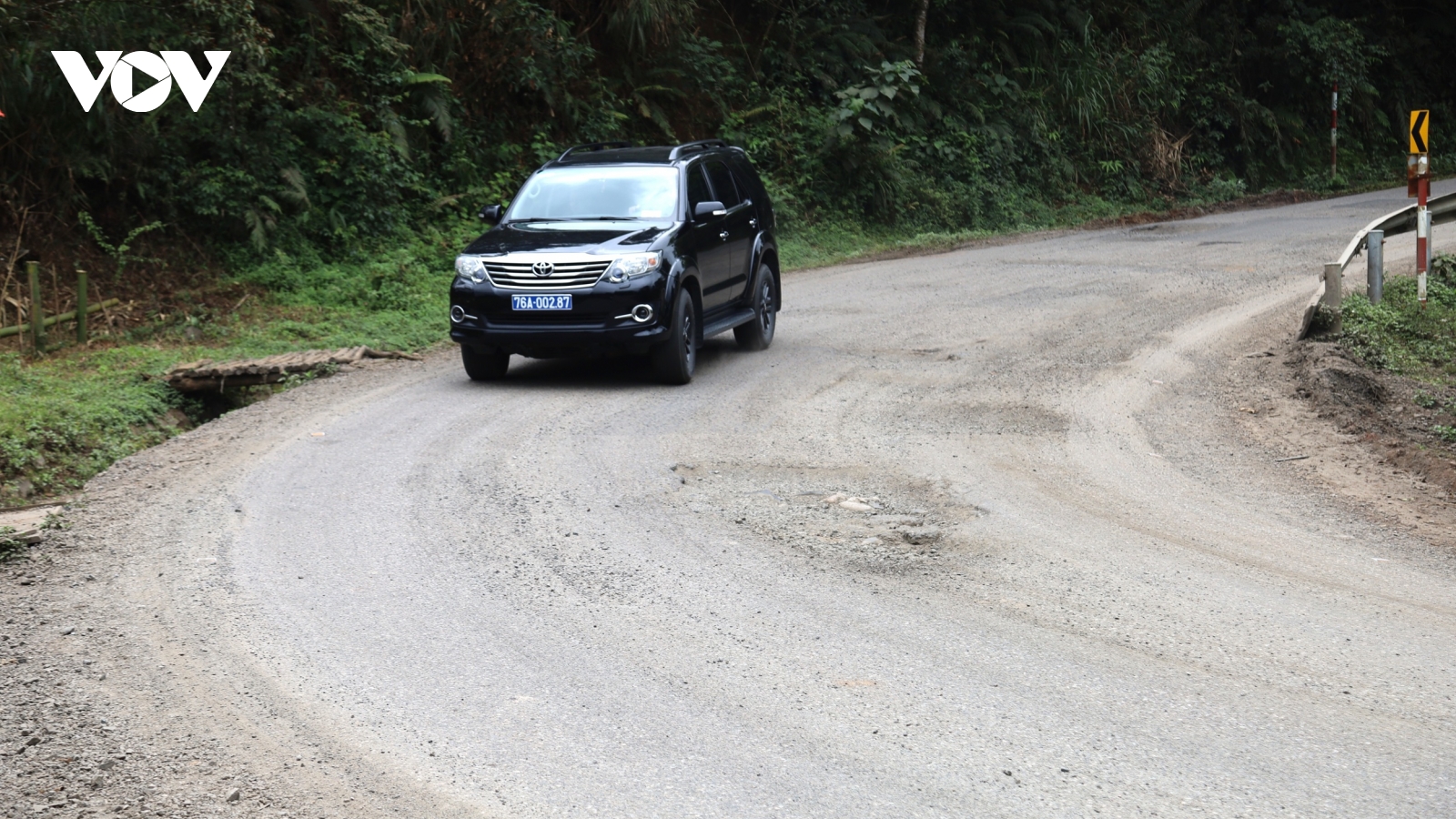 Quốc lộ 24 qua Kon Plông vẫn xuống cấp, khẩn trương vá sửa tạm thời