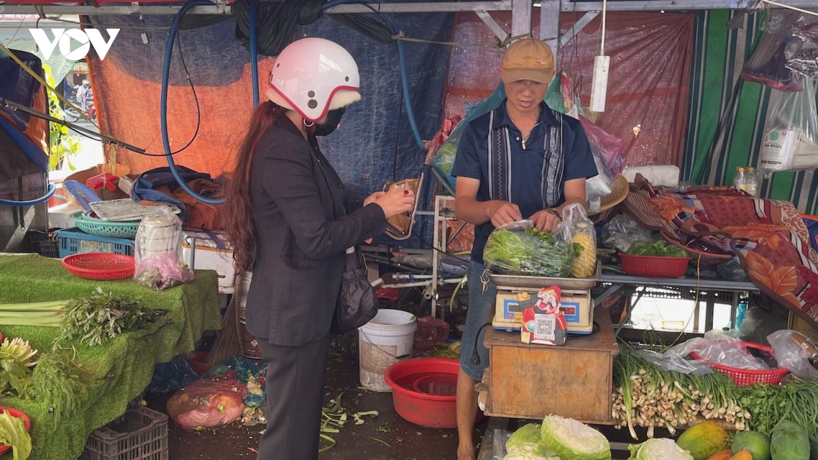 Chợ dân sinh, siêu thị tại TP.HCM mở bán, khách mua thưa thớt