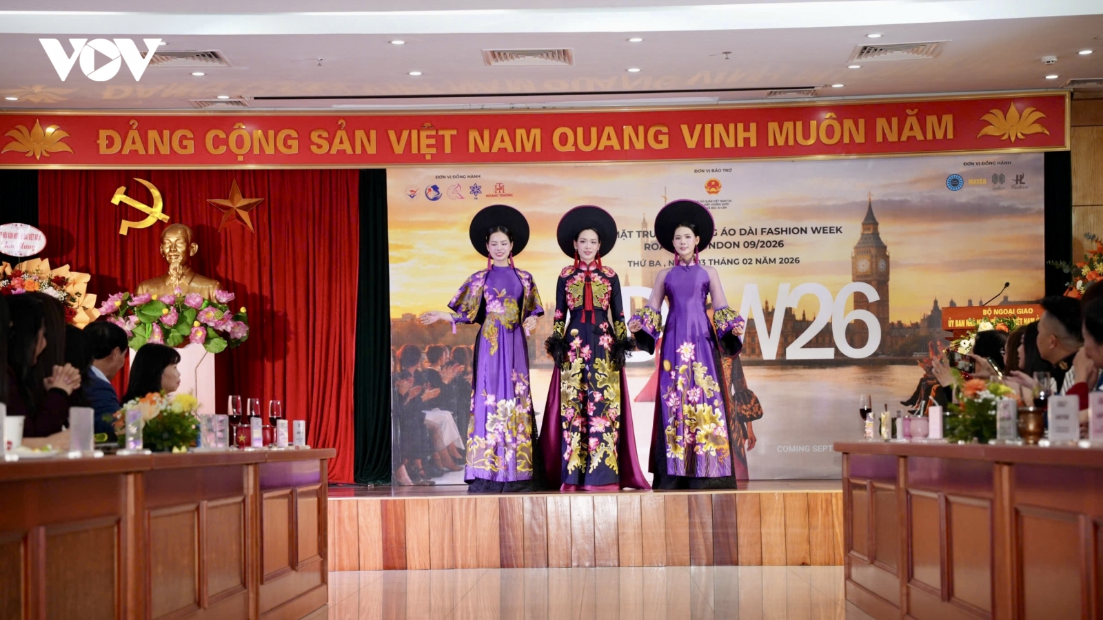 Áo dài Việt Nam bước ra thế giới tại Fashion Week London 2026