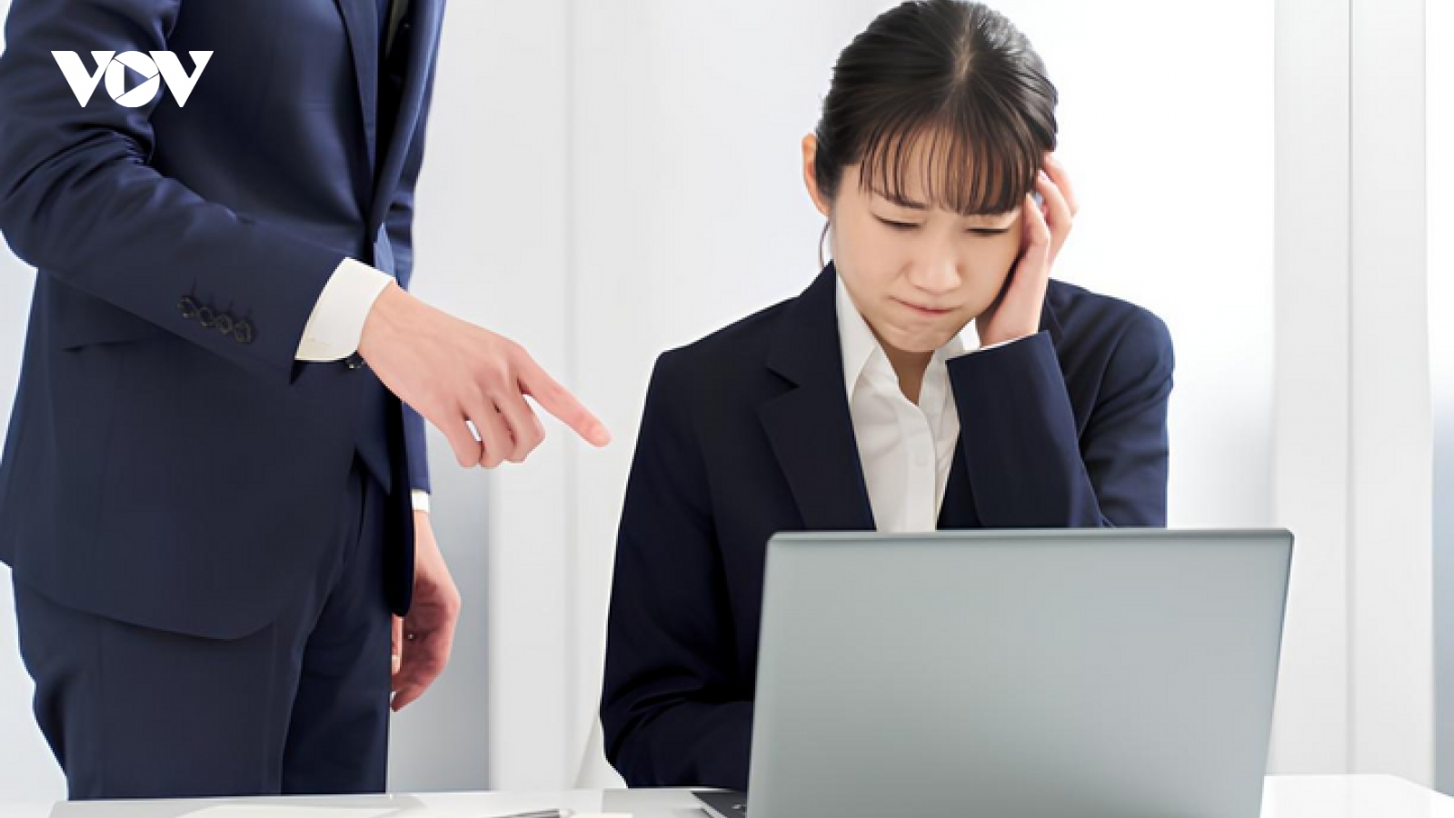 Tôi bị sếp nói phá hoại đoàn kết khi không tham gia văn nghệ cuối năm vì deadline