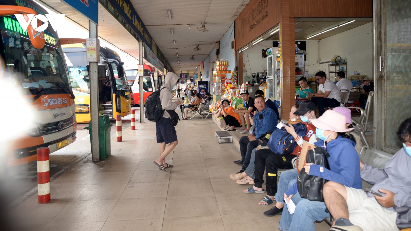 Các bến xe tại TP.HCM đã bán khoảng 700.000 vé xe Tết, còn lại chủ yếu chặng ngắn