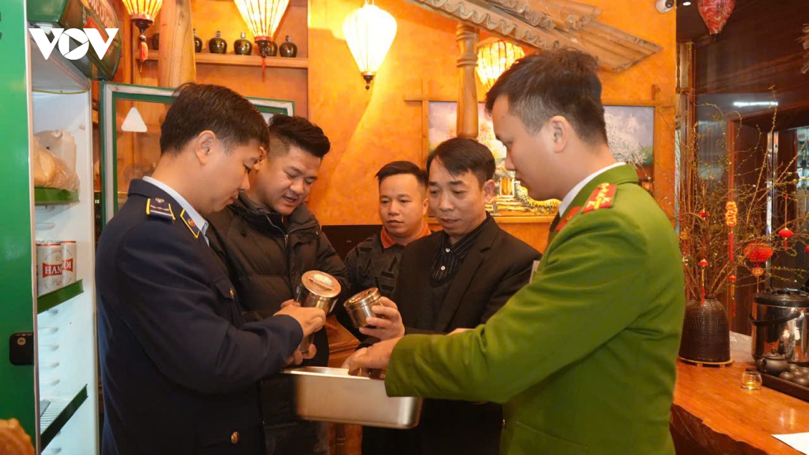 Kiểm tra, giám sát hàng hóa Tết từ cửa khẩu biên giới vào thị trường nội địa