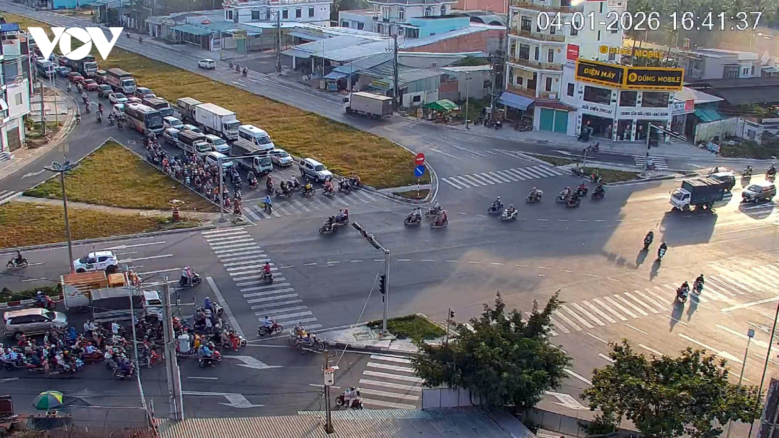 Kẹt xe kéo dài tại ngã tư Đồng Tâm (Đồng Tháp) vào cao điểm Tết cổ truyền