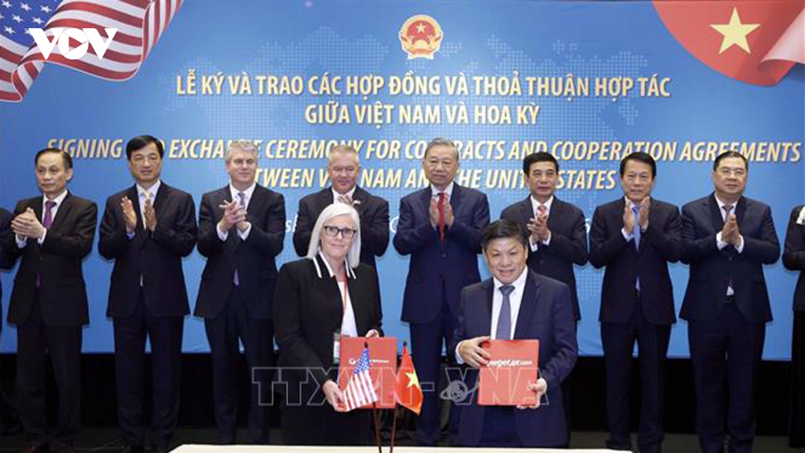 Tổng Bí thư chứng kiến lễ ký, trao các thoả thuận hợp tác giữa Việt Nam và Hoa Kỳ