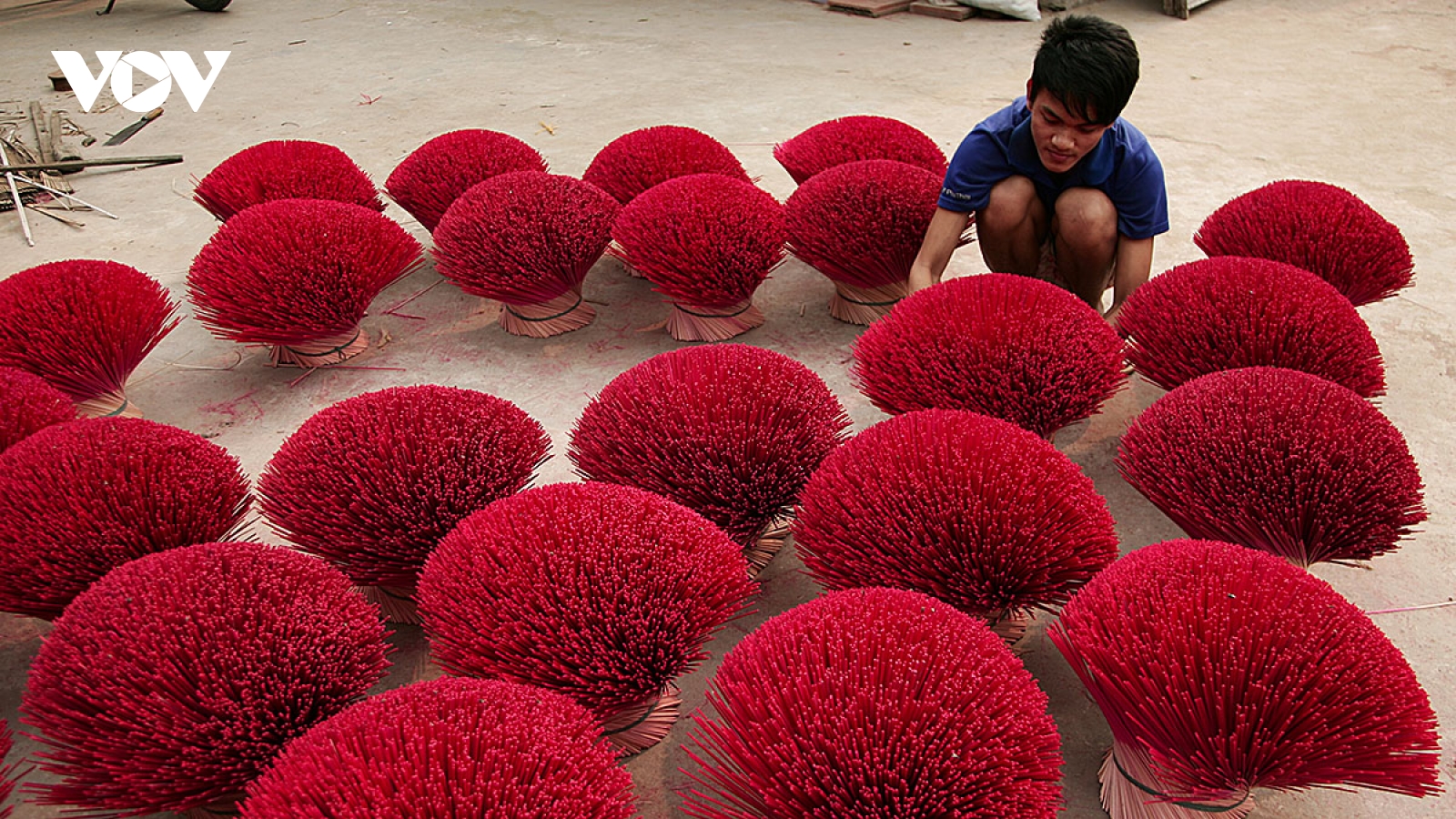 Làng nghề làm hương ở Sơn Nam rộn ràng vào vụ Tết