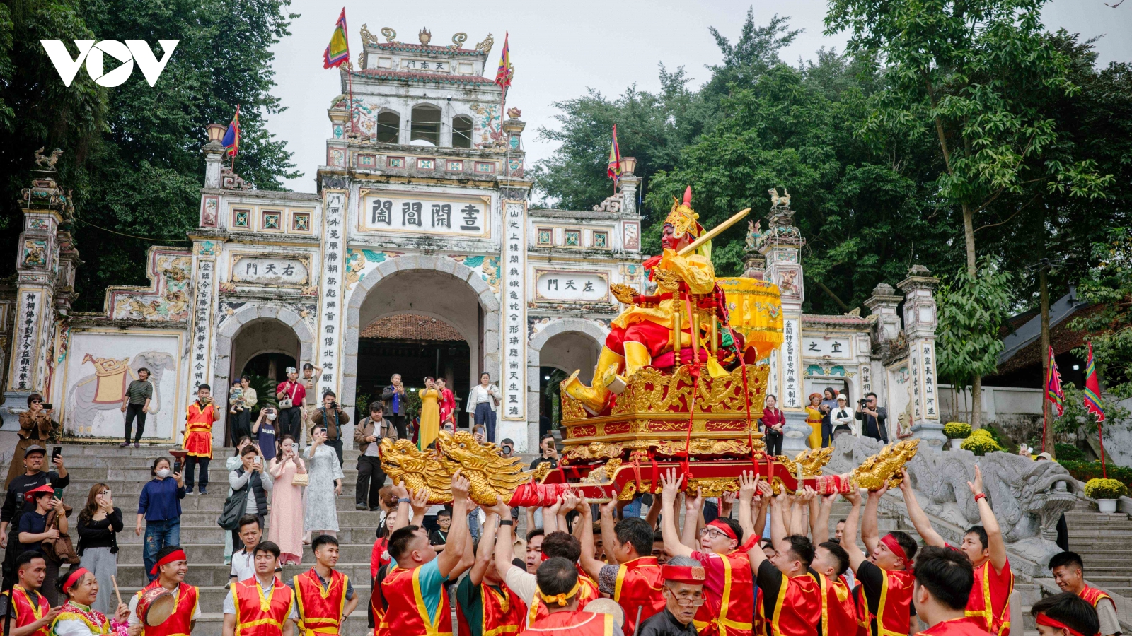 Đền Sái và nghi lễ rước “vua sống” độc nhất vô nhị