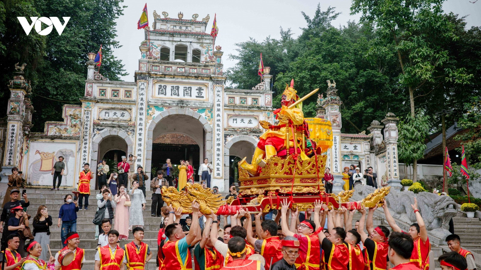 Đền Sái và nghi lễ rước “vua sống” độc nhất vô nhị