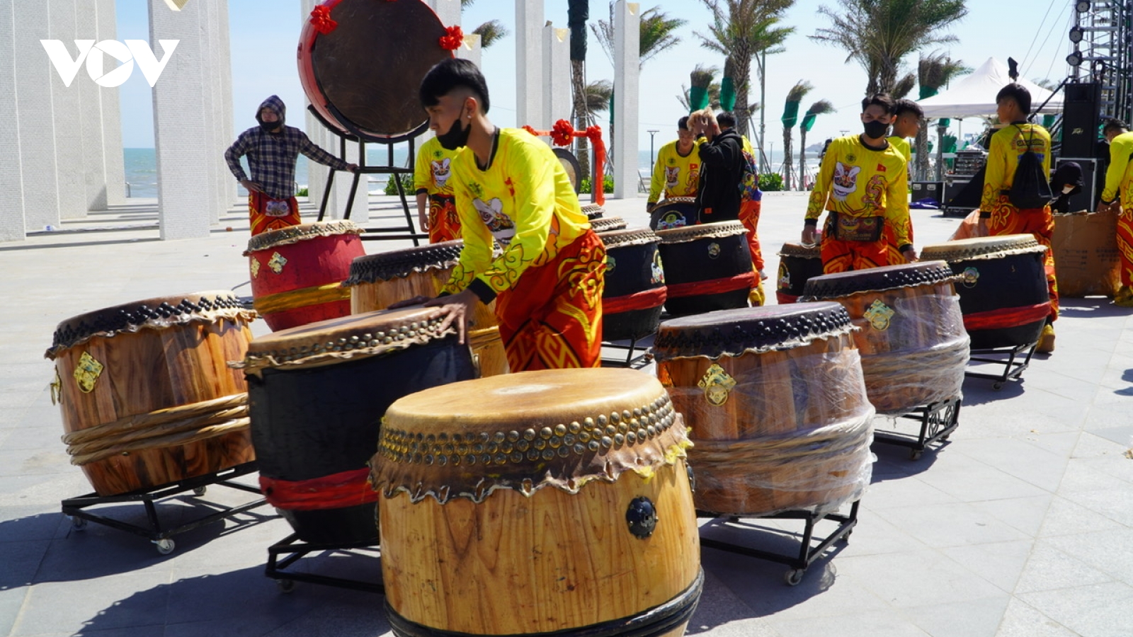 Hơn 500 vận động viên Lân-Sư-Rồng đồng diễn tại Vũng Tàu đêm giao thừa