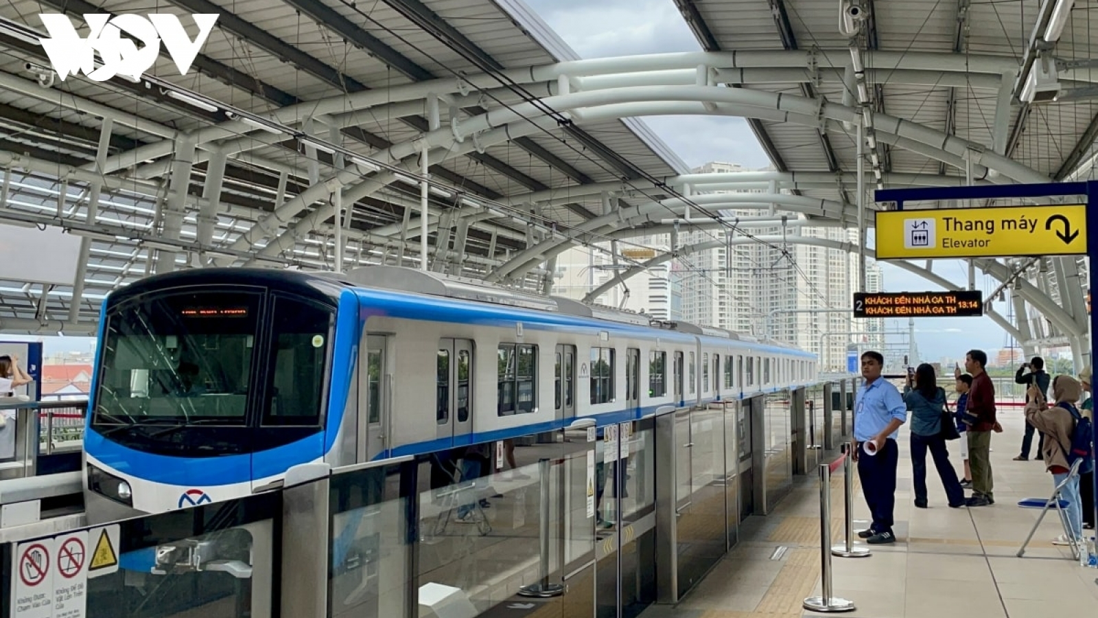Metro số 1 miễn phí vé và tăng cường tàu phục vụ đêm Giao thừa