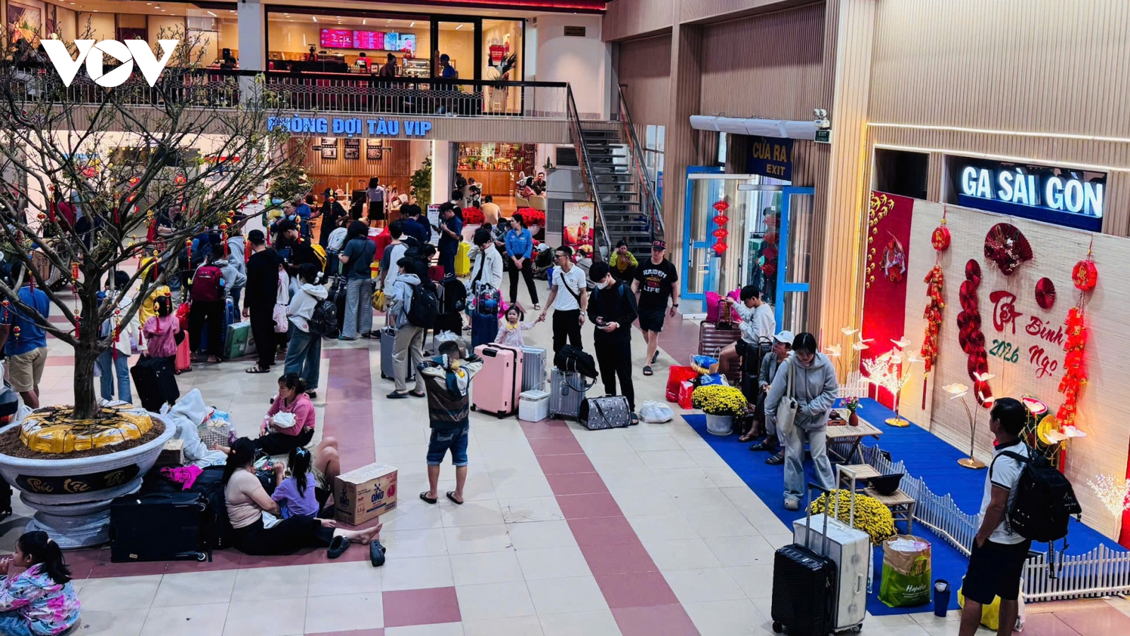 Khách liên tục trễ tàu Tết, ngành đường sắt khuyến cáo