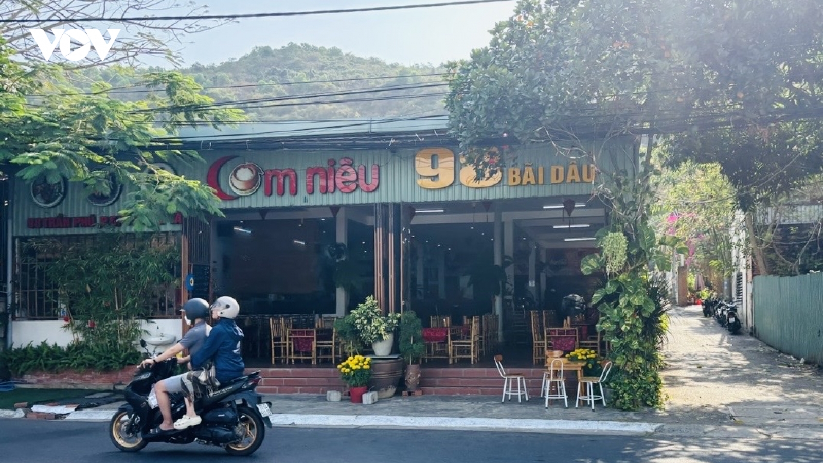 Nóng 24h: Chủ quán cơm niêu ở TP.HCM thừa nhận vác xẻng đuổi đánh khách ngày Tết