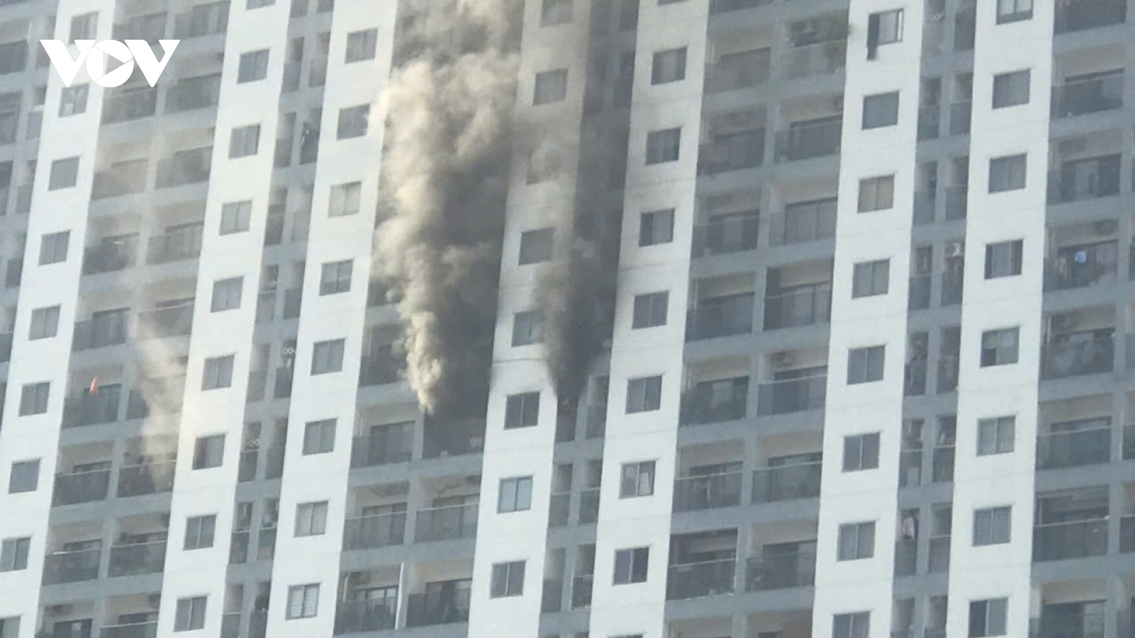 Cháy căn hộ tại chung cư P.H Nha Trang, khói bốc cao hàng chục mét