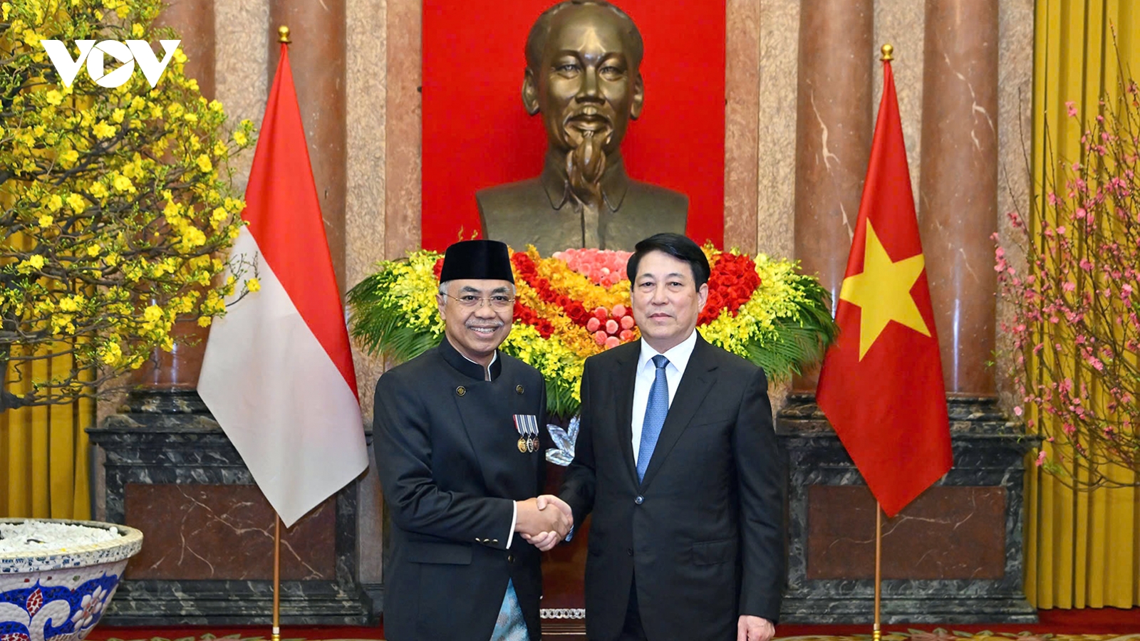 Vietnam looks to boost ties with Indonesia, Philippines