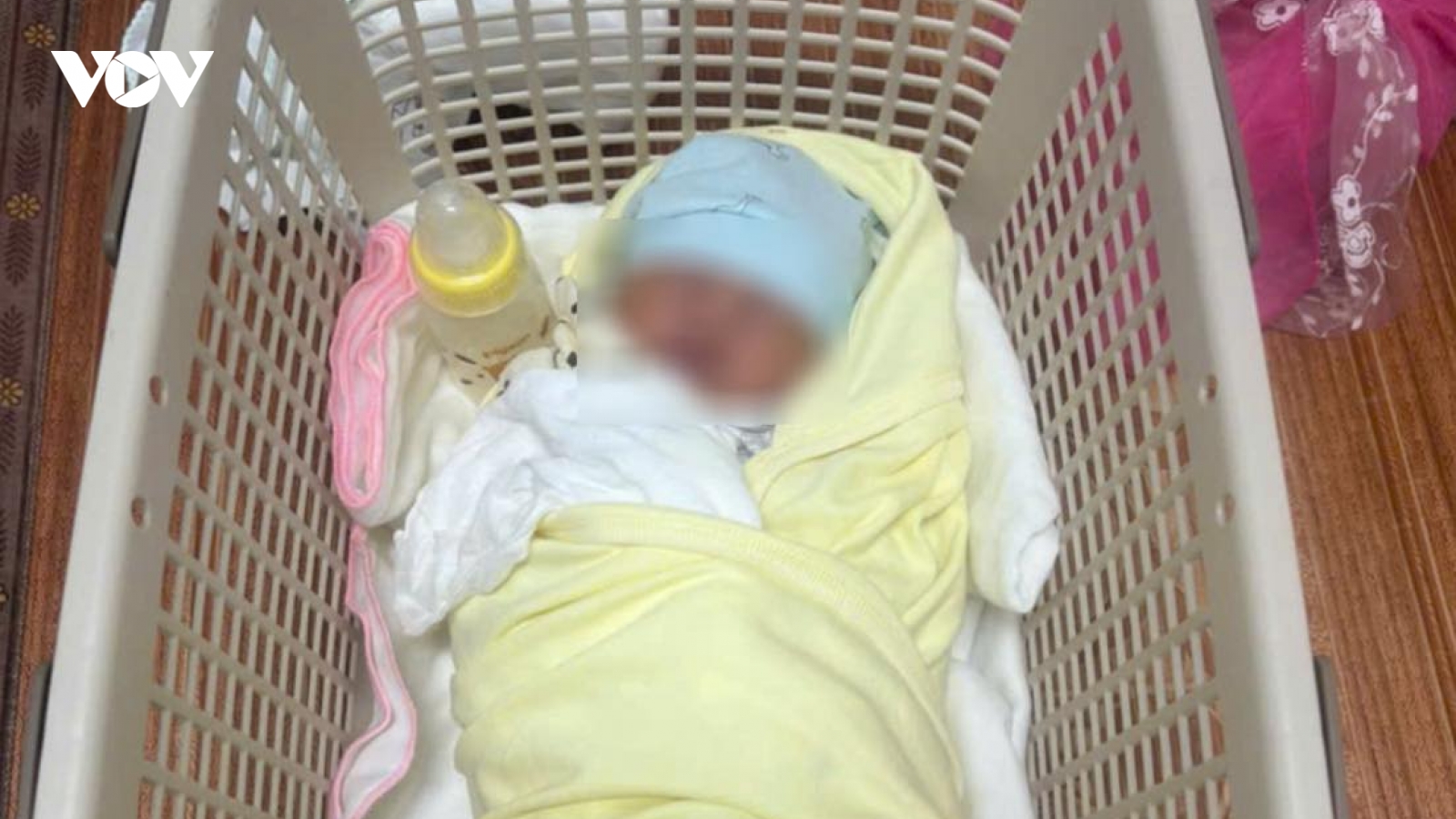 Phát hiện bé trai sơ sinh bị bỏ rơi bên đường vào nghĩa trang ở Phú Thọ