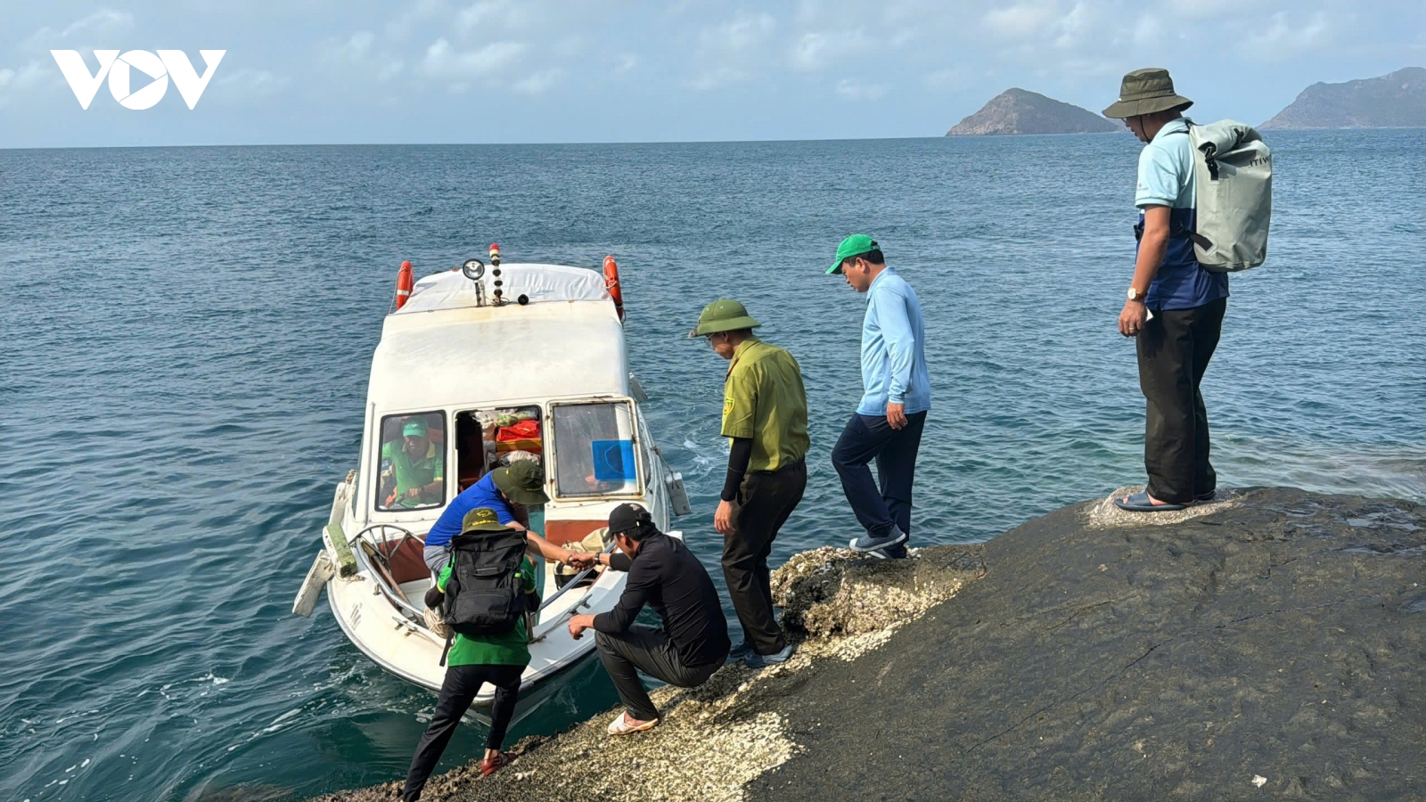 Vượt sóng mang Tết đến với những người gác rừng Côn Đảo