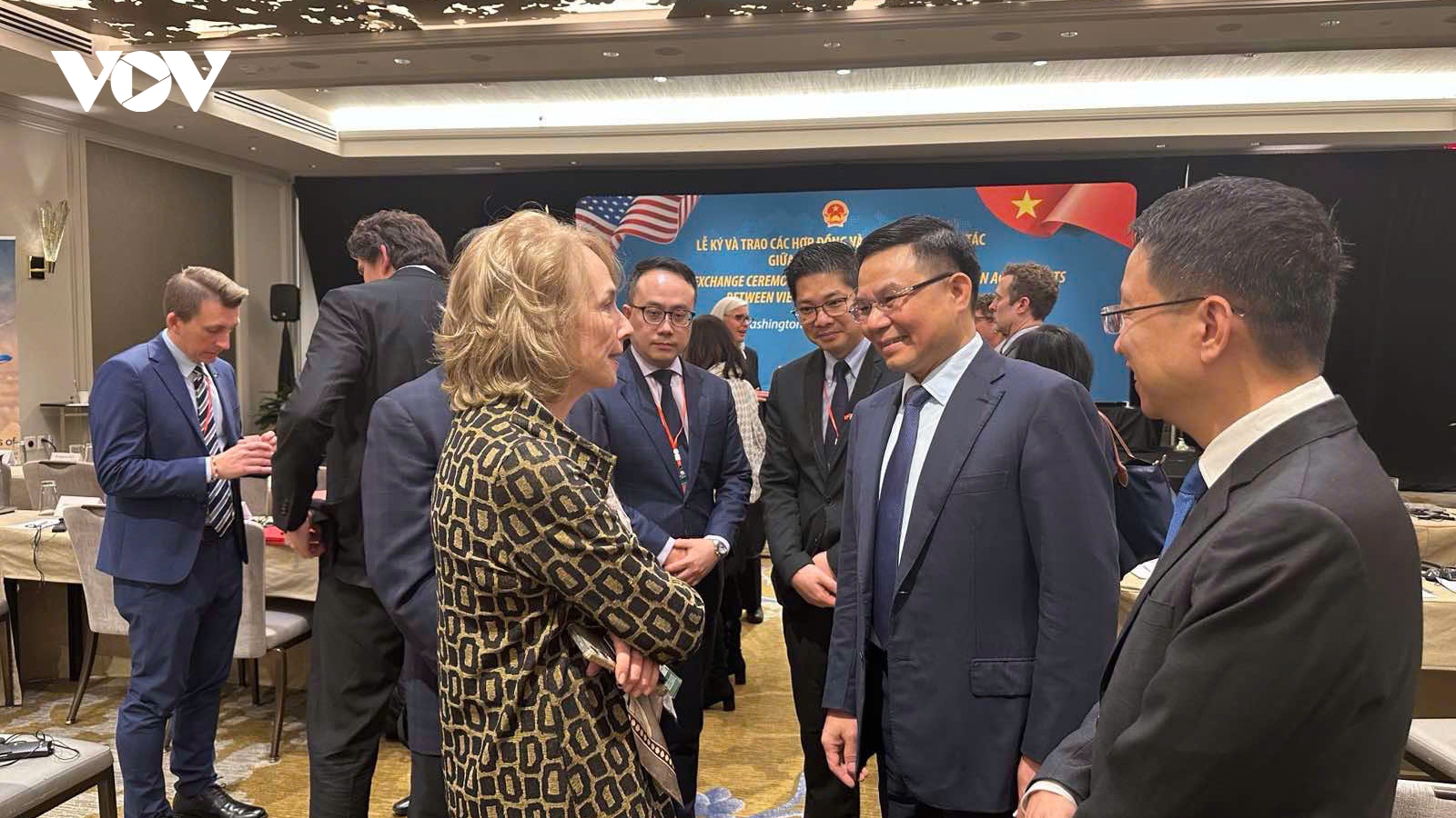 Quyền Bộ trưởng Lê Mạnh Hùng trao đổi với Giám đốc cơ quan Thương mại quốc tế Mỹ