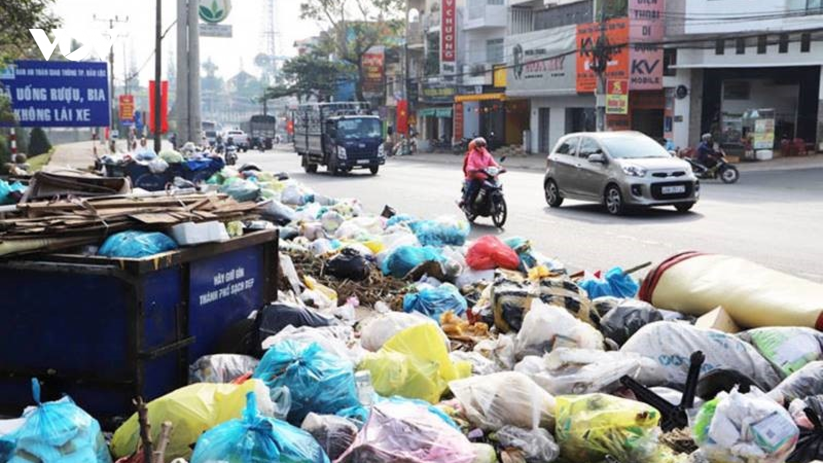 Áp lực rác thải sinh hoạt trước Tết