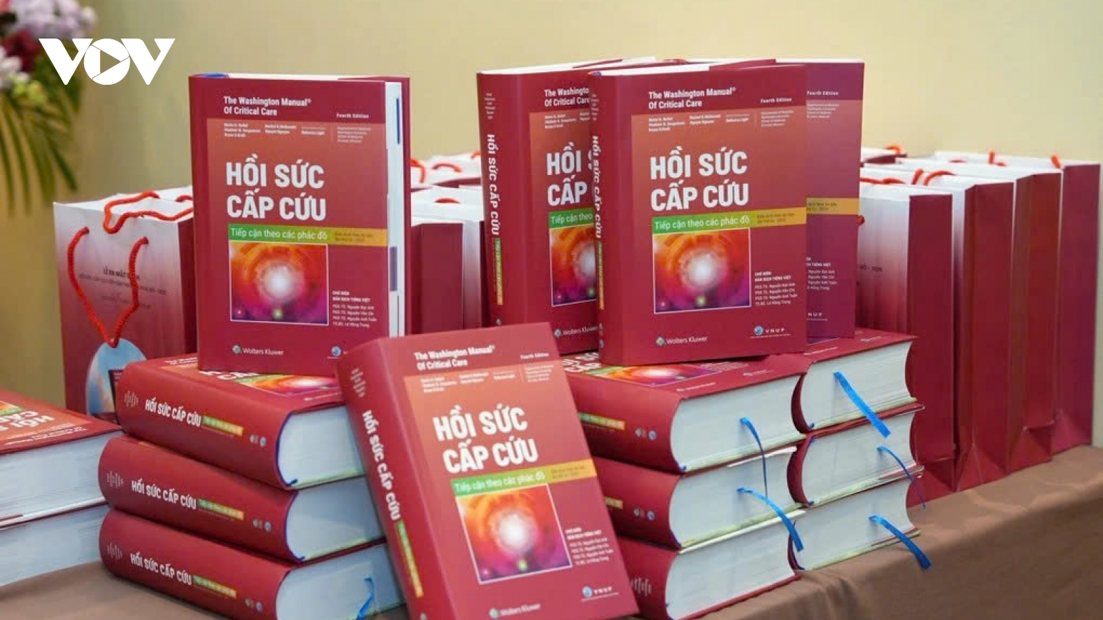 Thêm cuốn sách y khoa giúp rút ngắn “giờ vàng” cứu sống bệnh nhân