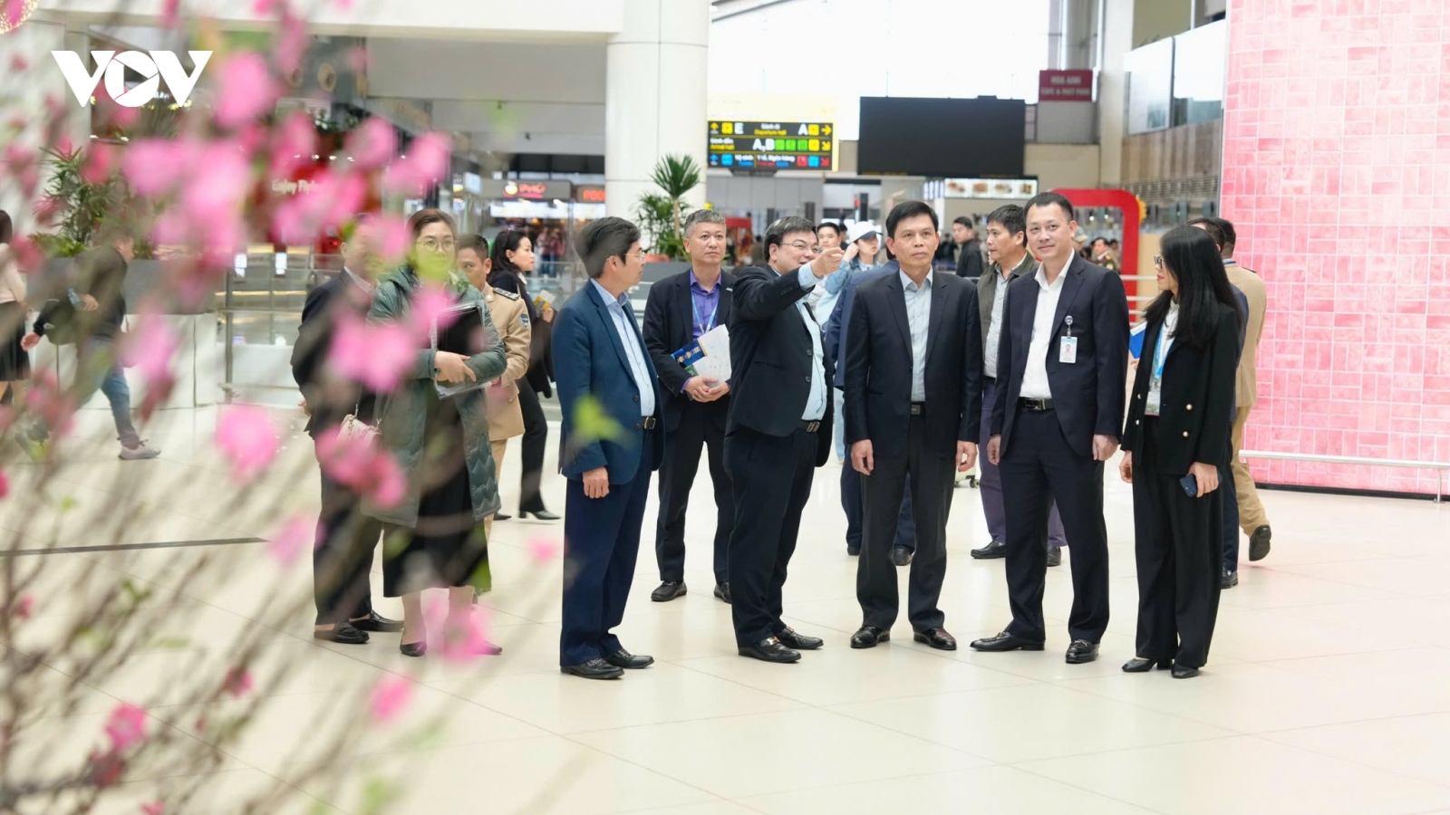 Bộ Xây dựng kiểm tra sân bay Nội Bài trước cao điểm Tết 2026