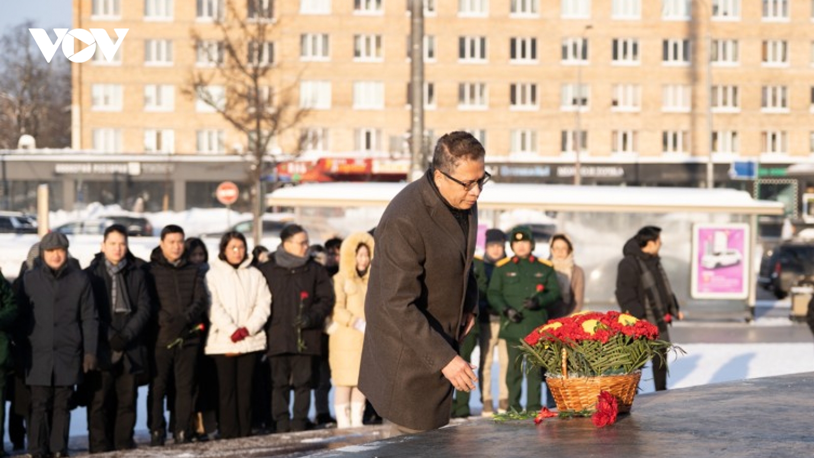 ĐSQ Việt Nam tổ chức lễ dâng hoa tại Quảng trường Hồ Chí Minh ở Moscow