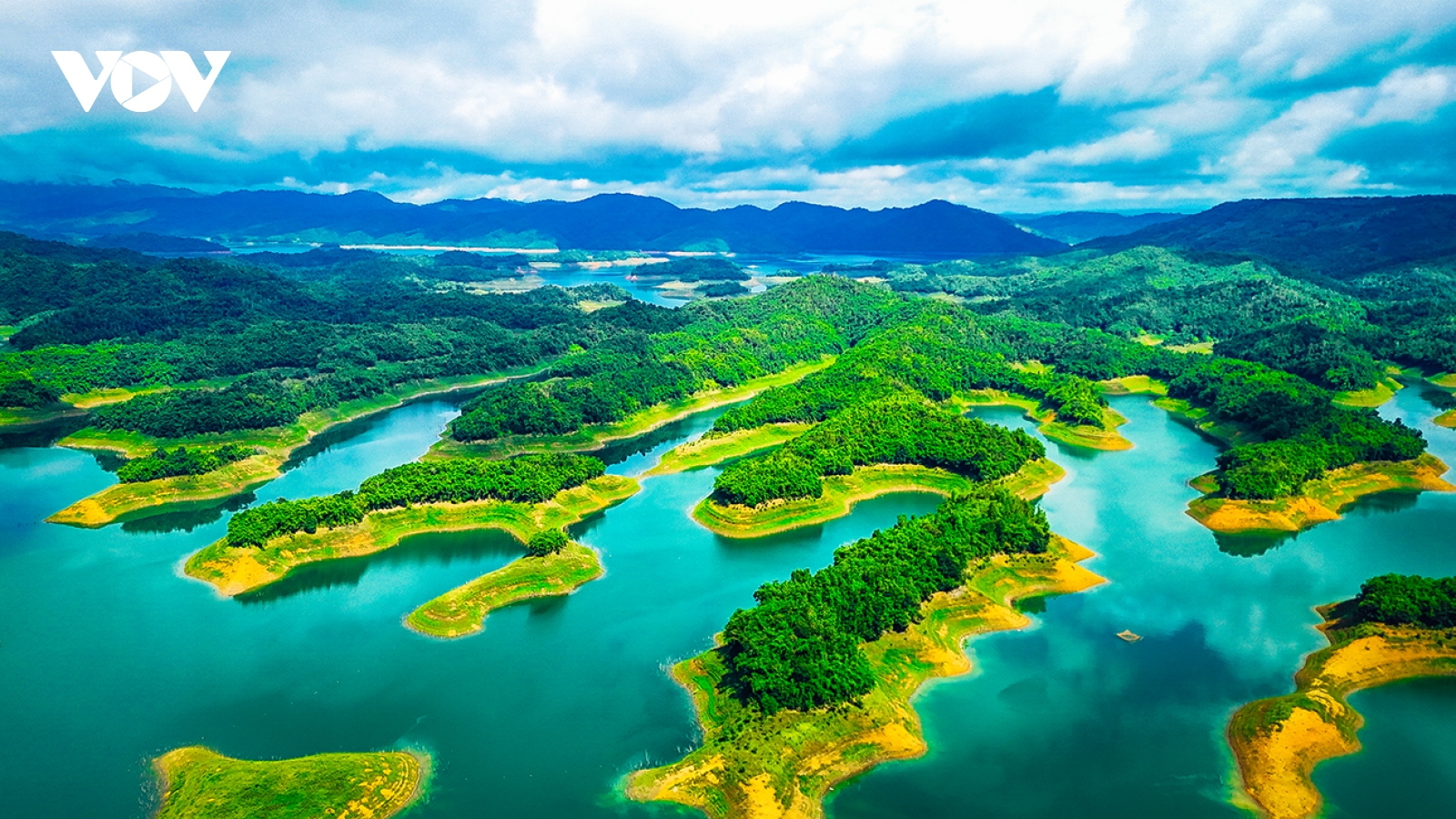 Ngẩn ngơ trước vẻ đẹp của Tà Đùng, điểm đến phải ghé một lần trong đời