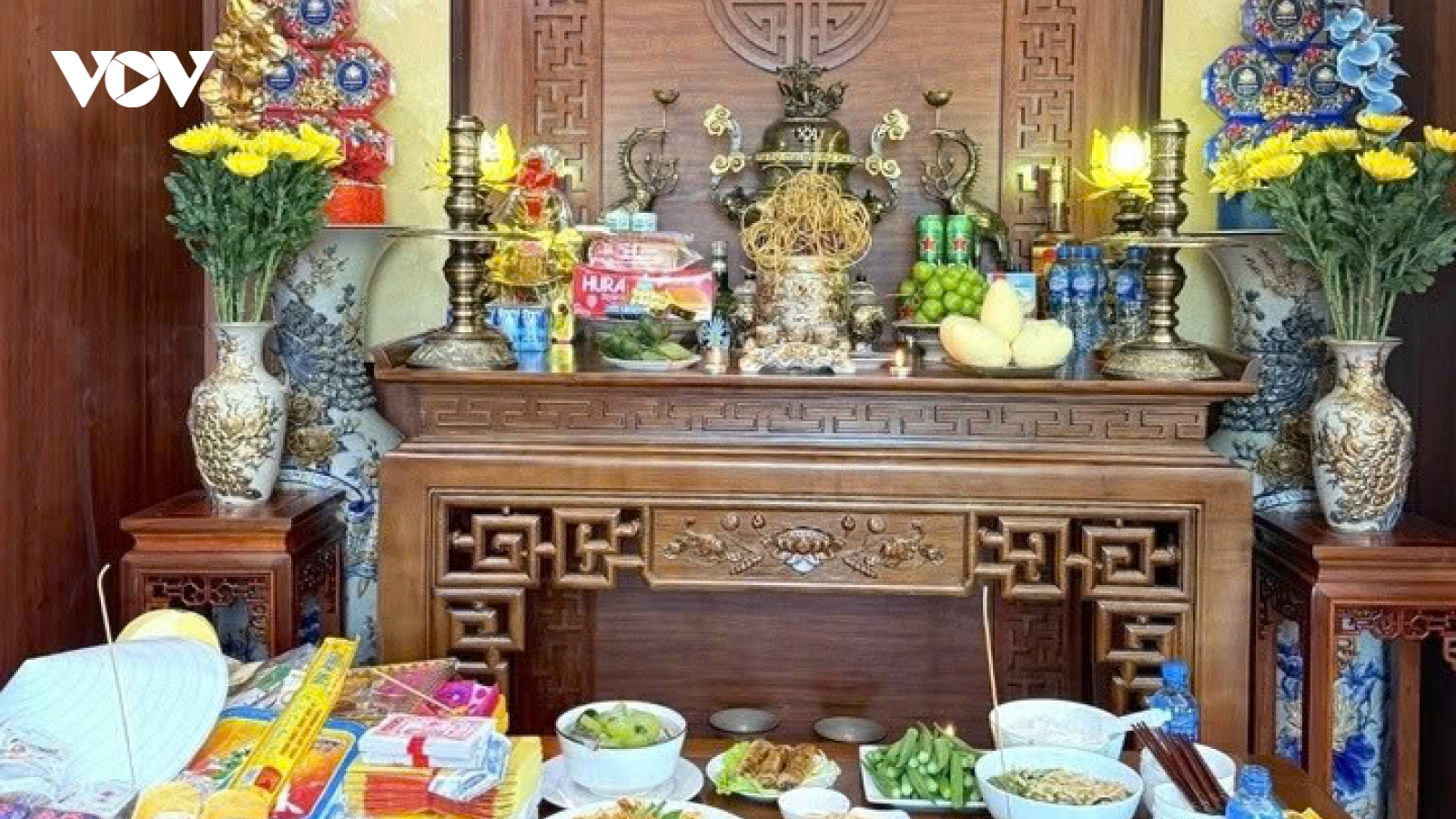 Văn khấn gia tiên đầy đủ nhất trong ngày Rằm quan trọng nhất của năm