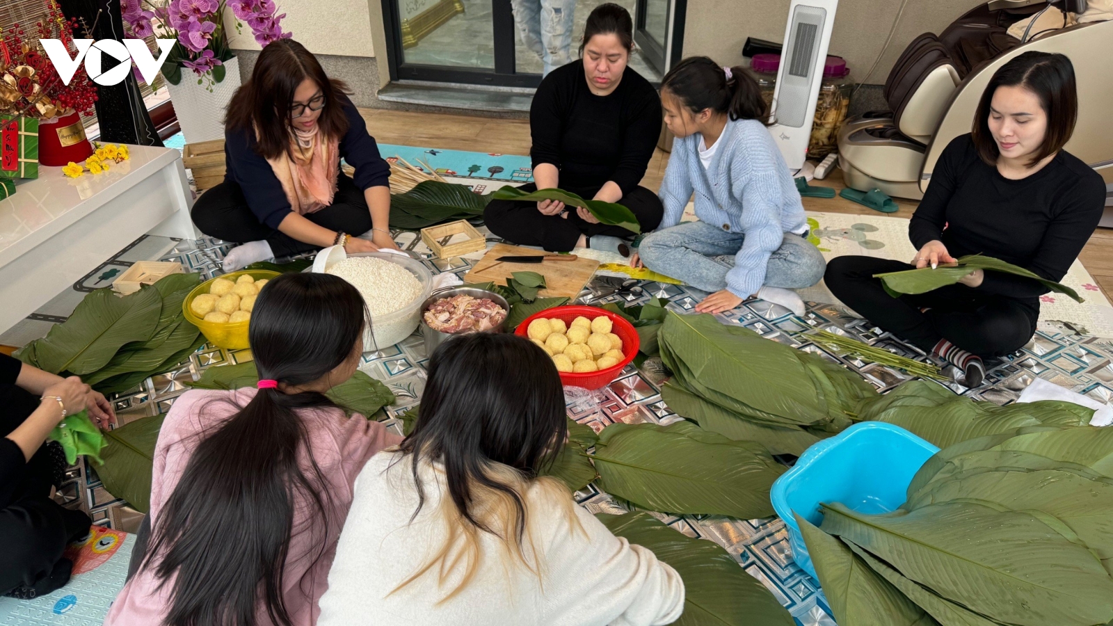 Giữ hồn Tết Việt giữa lòng châu Âu