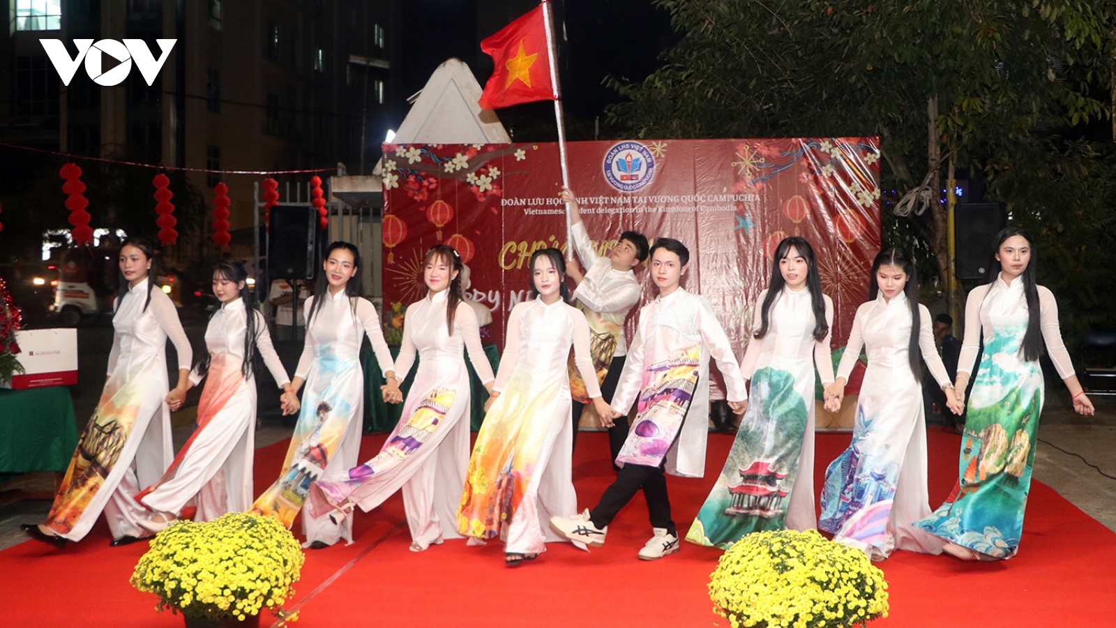 Sinh viên Việt Nam tại Campuchia vui đón Tết cổ truyền dân tộc