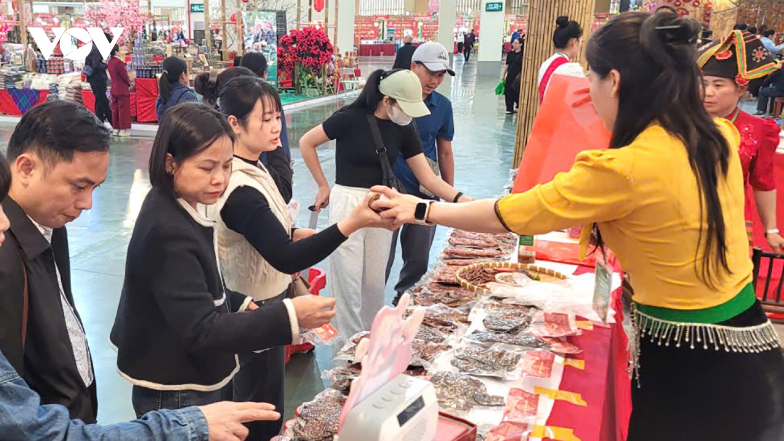 Tết tiết kiệm lên ngôi khi người dân chủ động cắt giảm chi tiêu