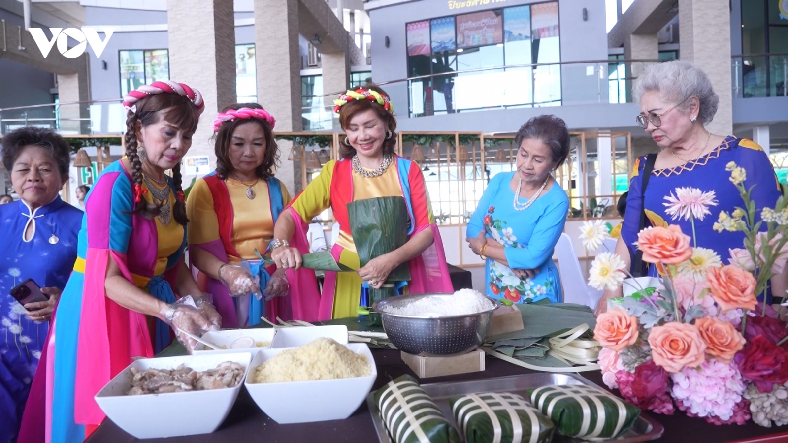 Hương Tết Việt trên đất Thái: Gói trọn tình quê vào nếp nương, lá dong