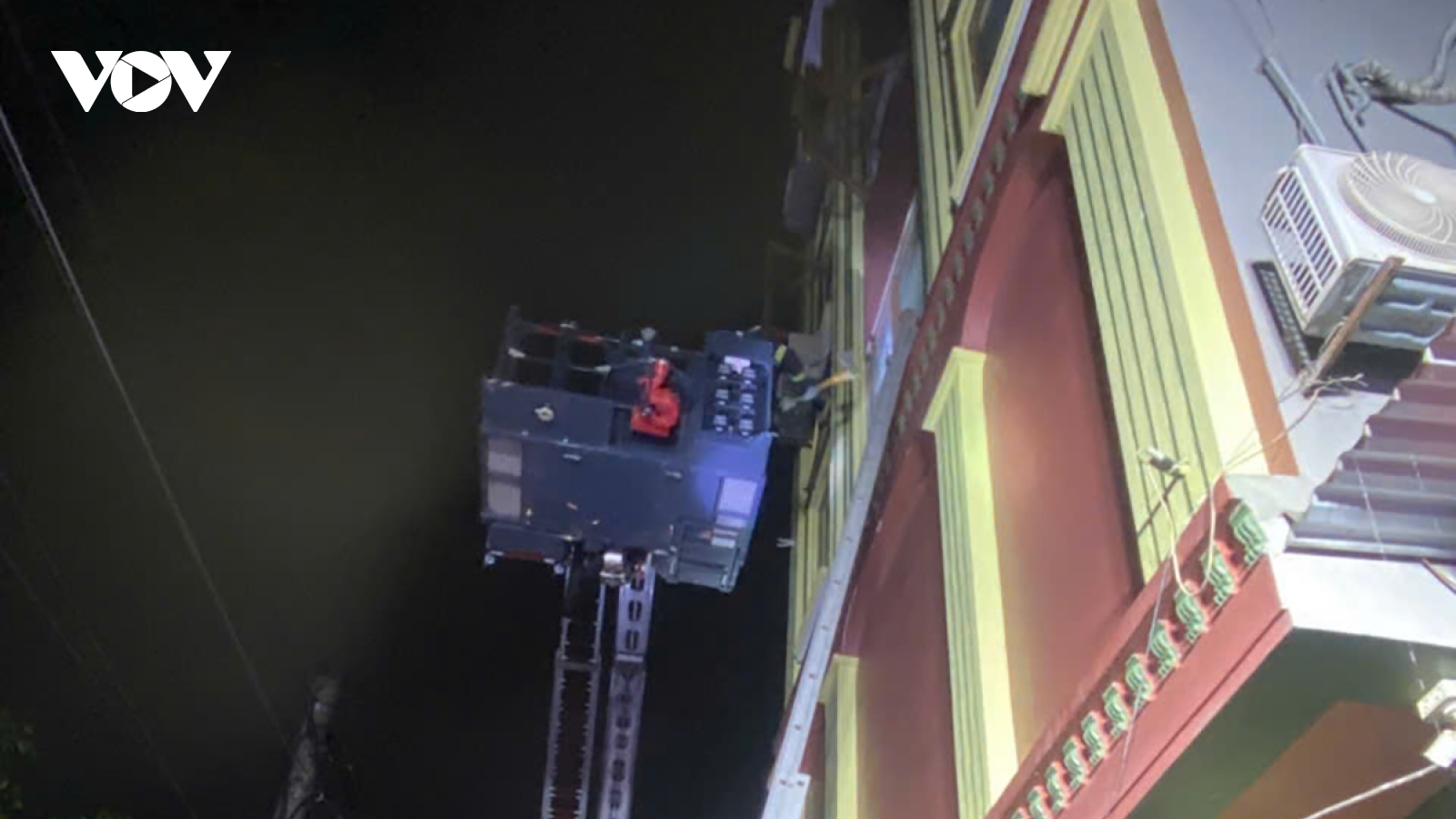 Cháy quán cà phê ca nhạc ở Đông Anh trong đêm, 15 người được cứu thoát an toàn