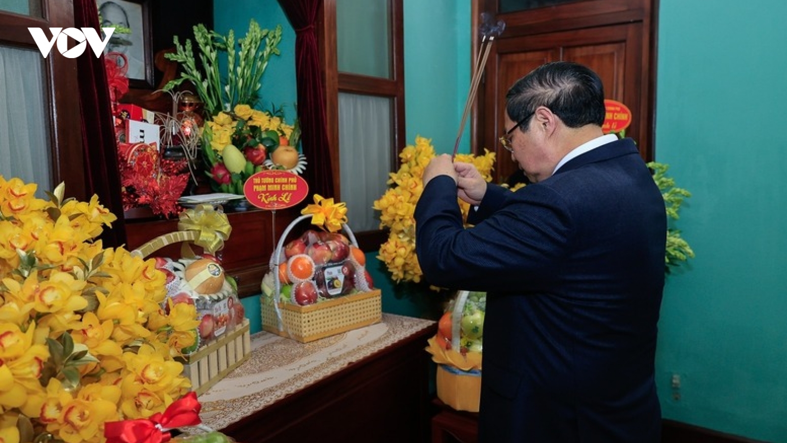 Thủ tướng Phạm Minh Chính dâng hương tưởng nhớ Chủ tịch Hồ Chí Minh tại Nhà 67