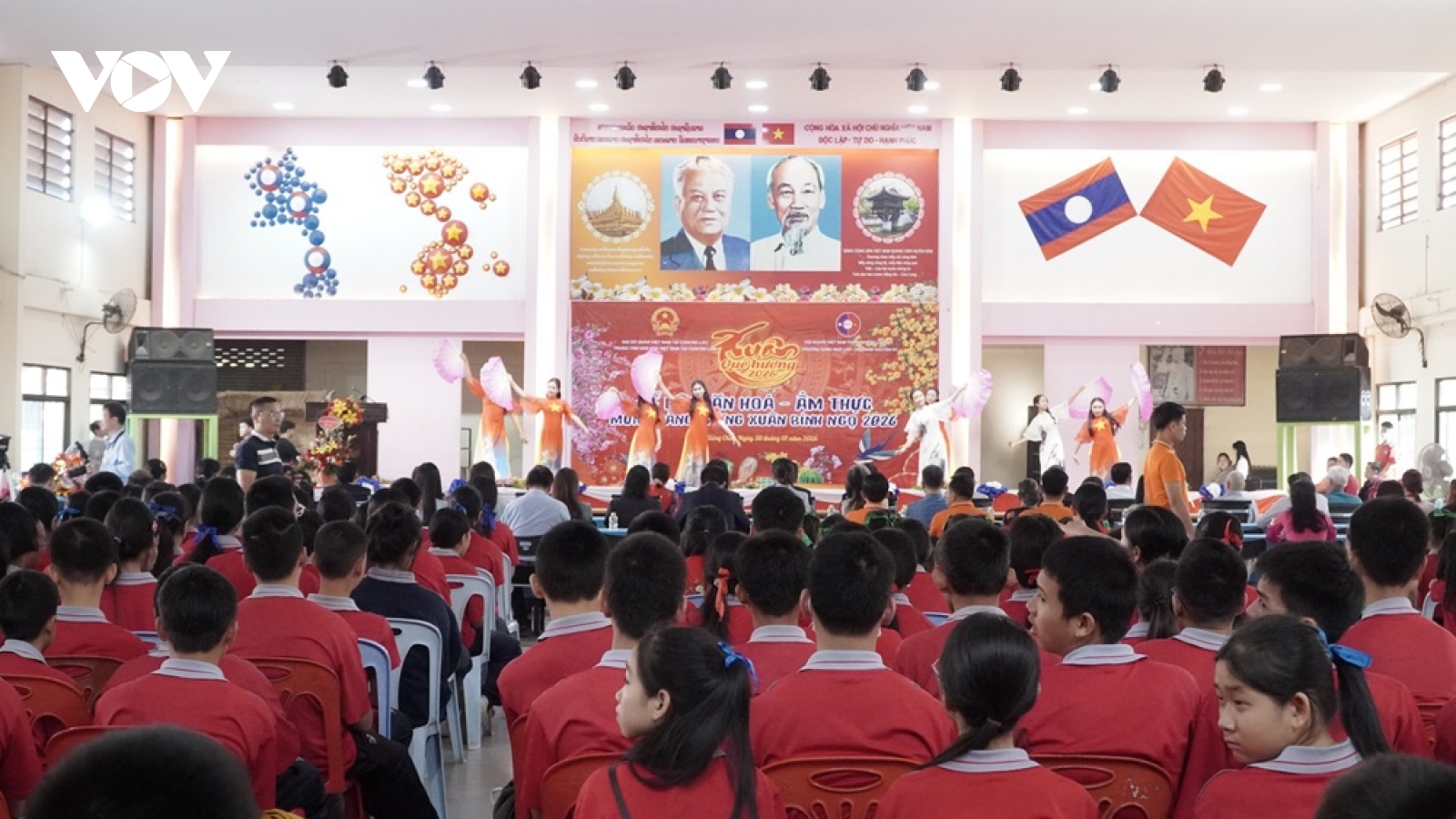 Gìn giữ và lan tỏa nét đẹp văn hóa Tết cổ truyền cho người Việt tại Lào