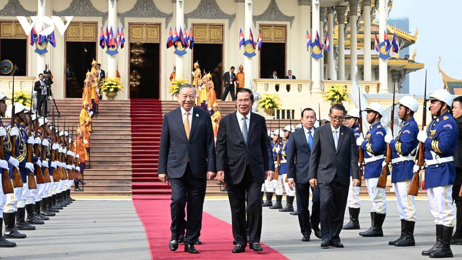 Party chief To Lam receives state welcome in Phnom Penh