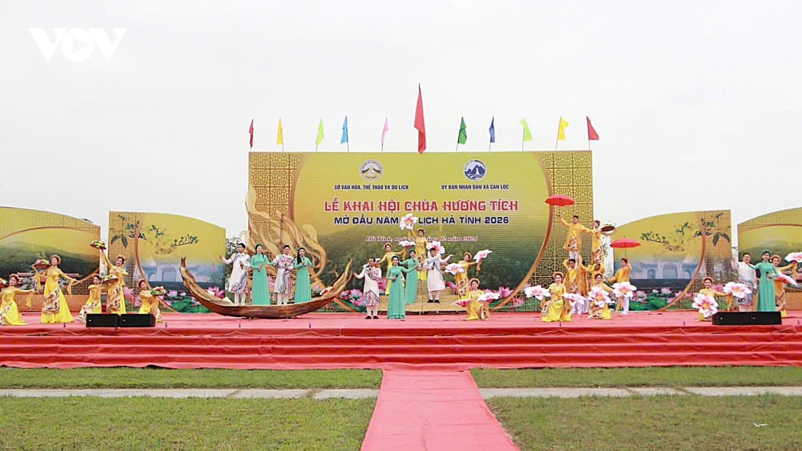 Chùa Hương Tích - Hà Tĩnh chật kín du khách ngày khai hội