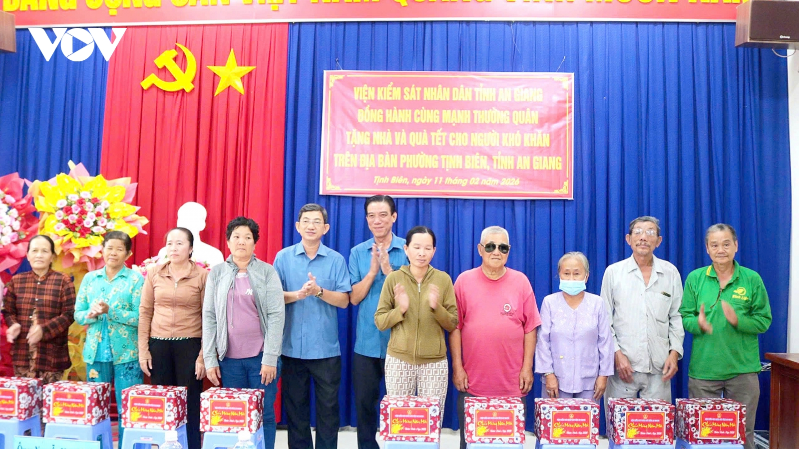 Phường Tịnh Biên, An Giang trao quà Tết cho gia đình chính sách và hộ nghèo