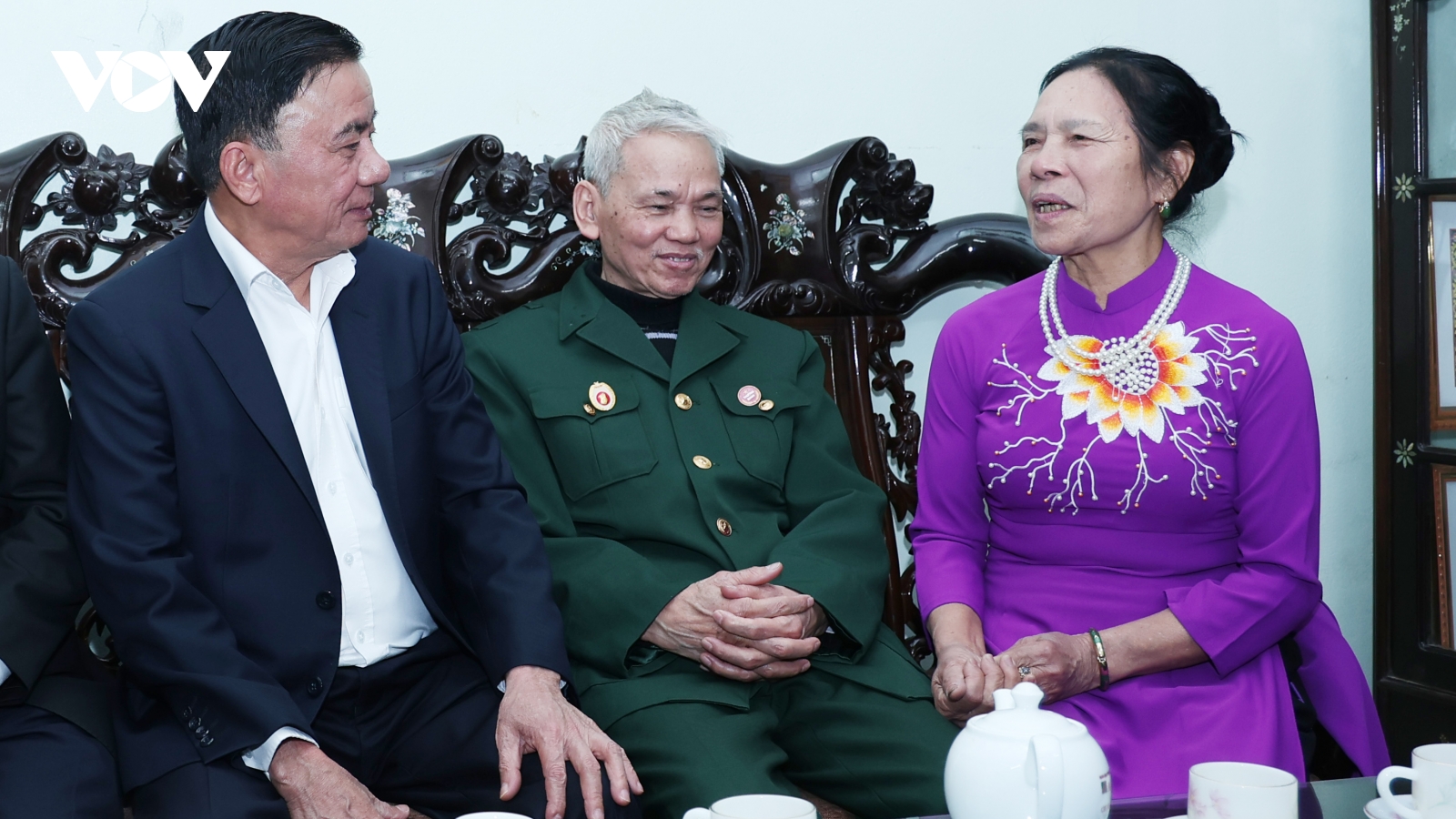 Thường trực Ban Bí thư Trần Cẩm Tú thăm, tặng quà Tết tại Lào Cai